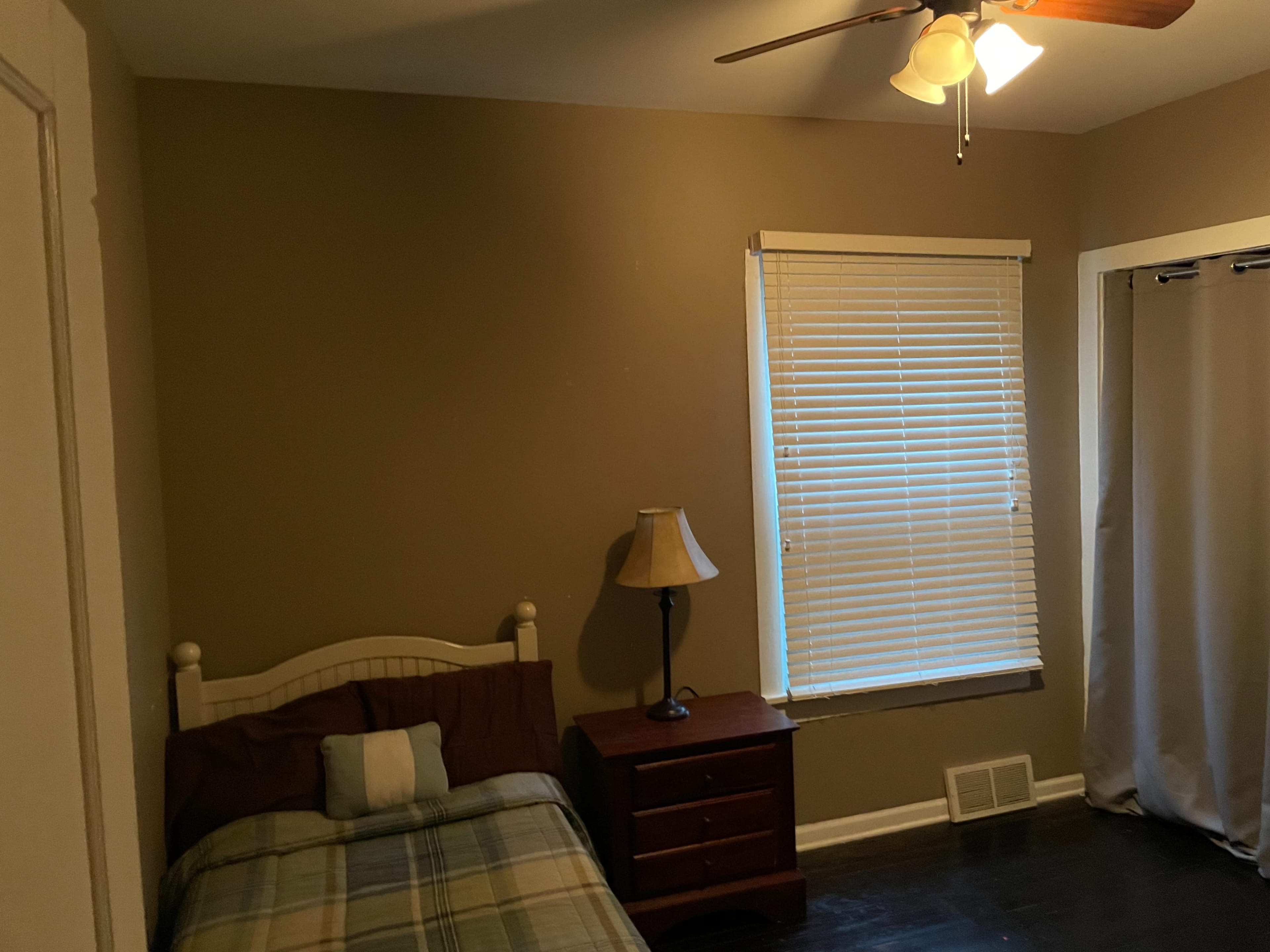 The Cozy Suburban Photo Loft w/ rooms offering natural light. Image in Lyons Township, Brookfield, IL