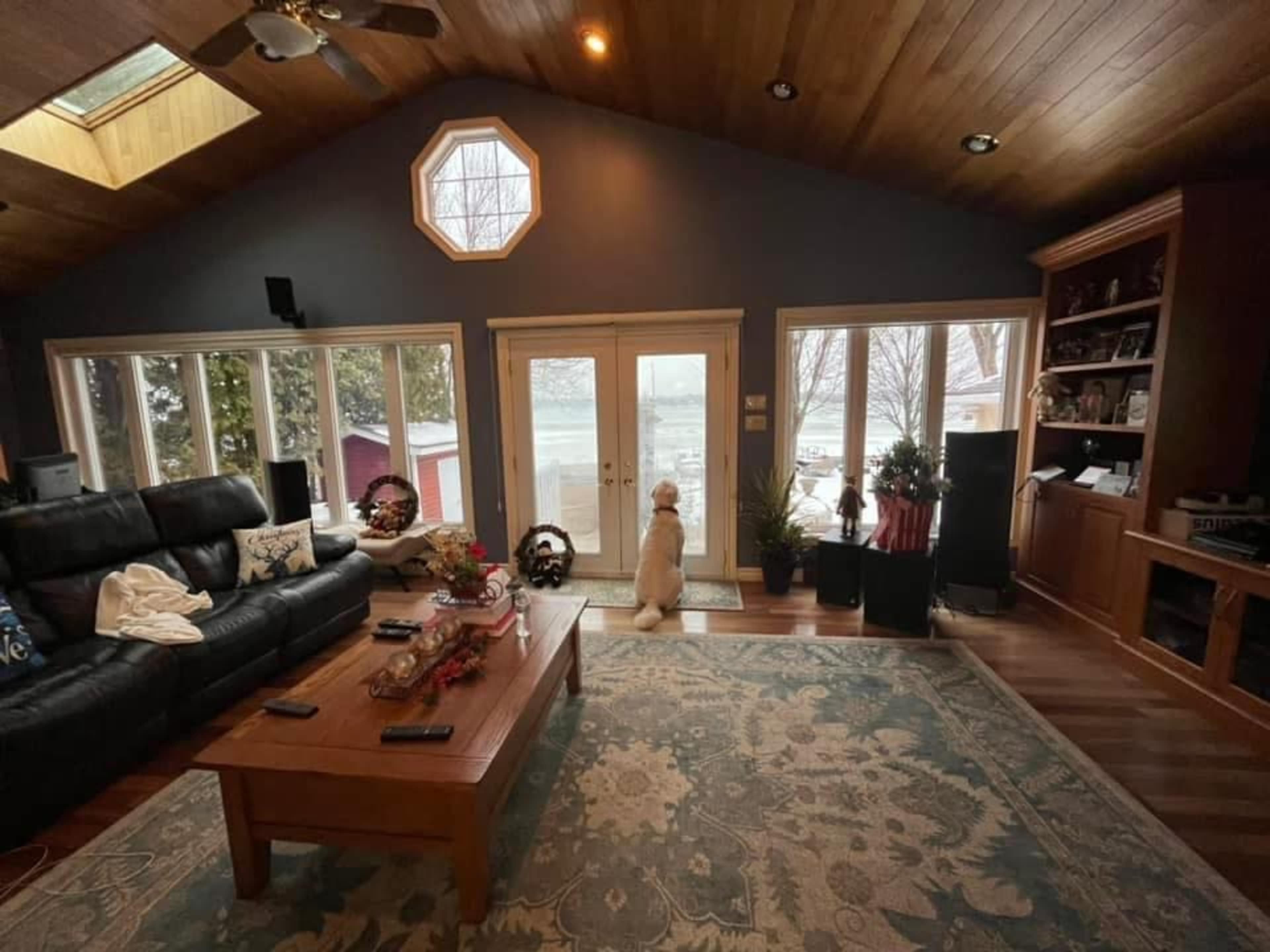 Paradise Cove - Lakehouse on Lake Couchiching Image in Severn, Washago, ON