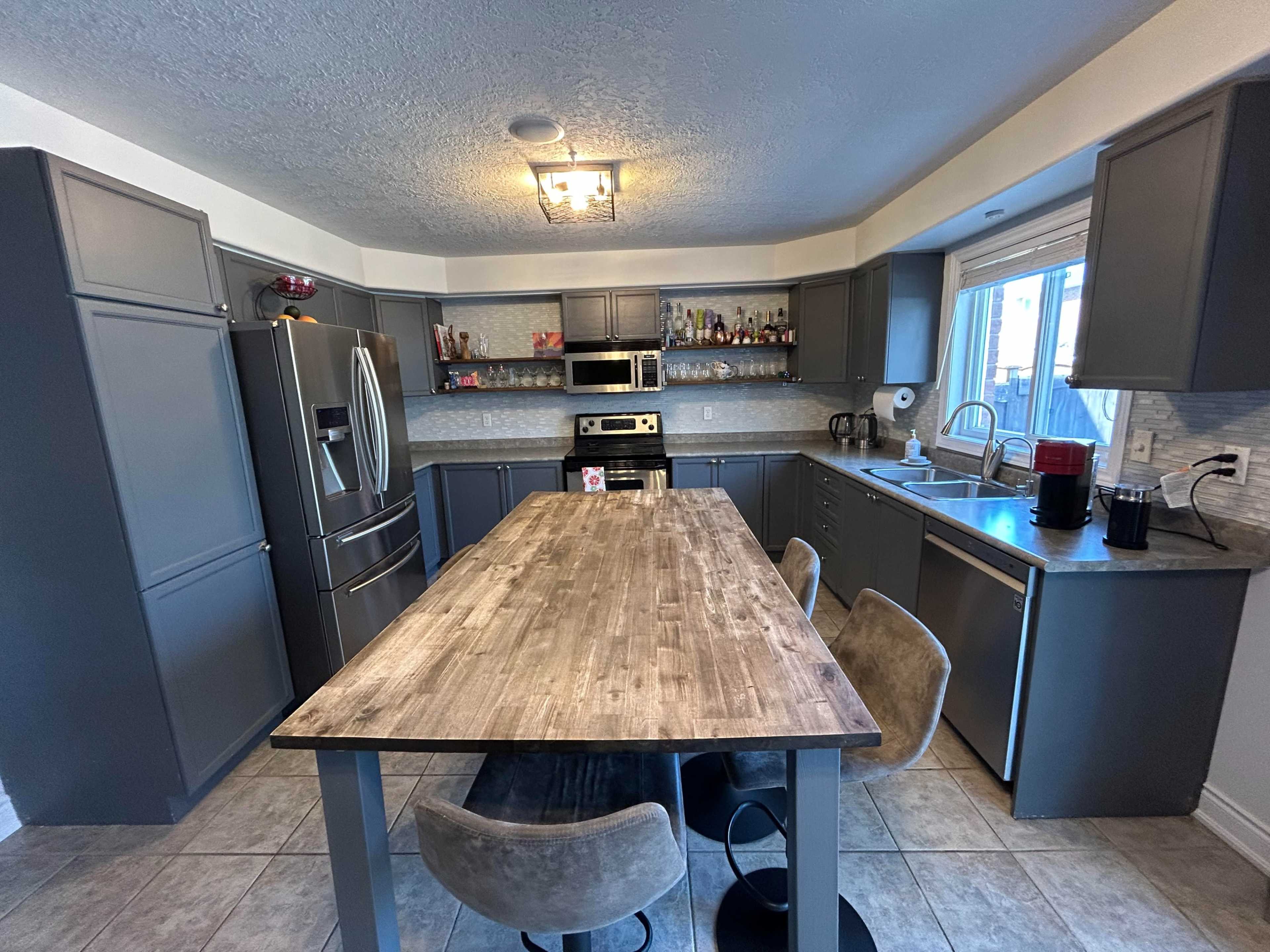 Modern Home with Outdoor Space in Barrie Image in Barrie, Barrie, ON