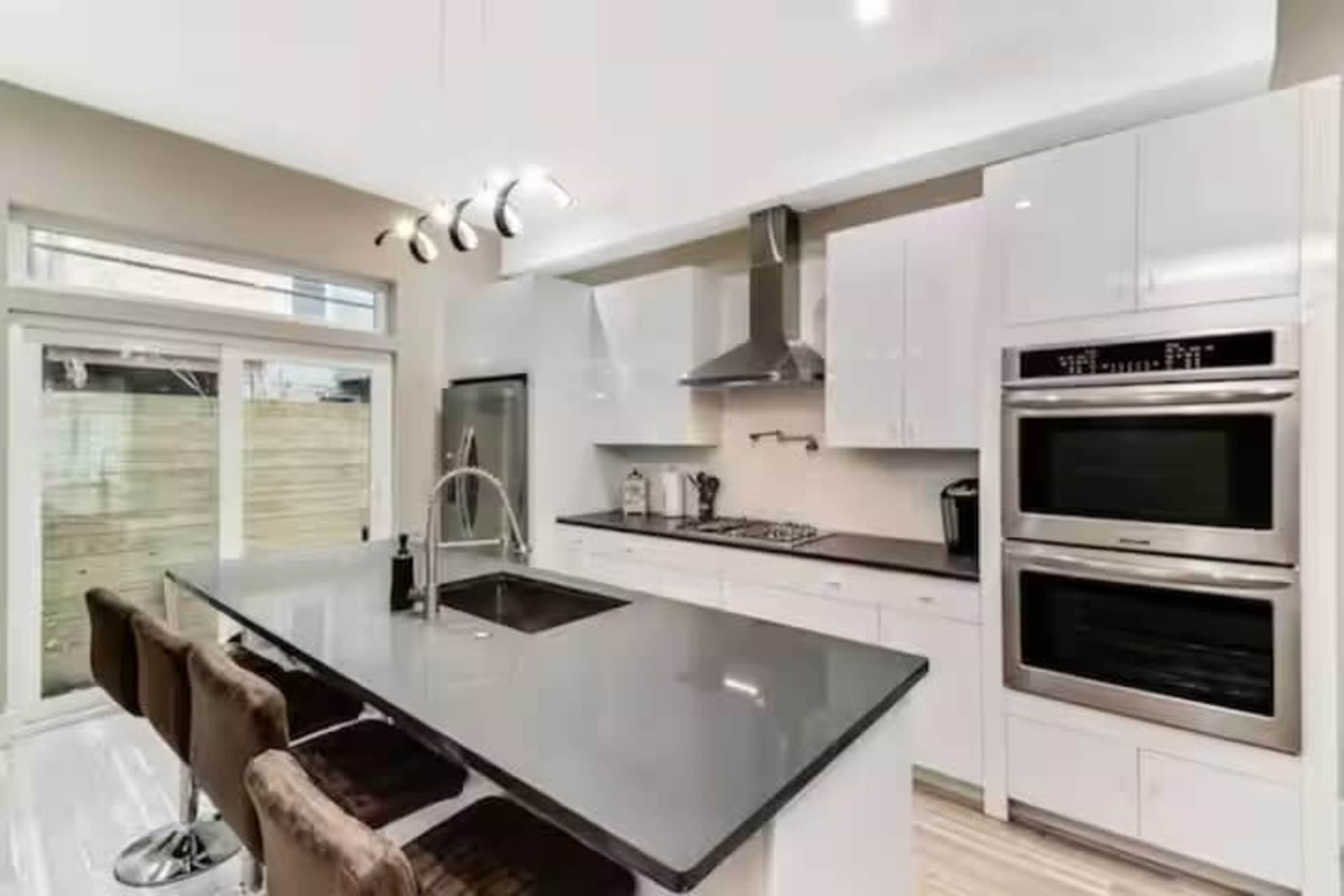 Emerald jacuzzi loft Image in Grays Ferry, Philadelphia pa, PA