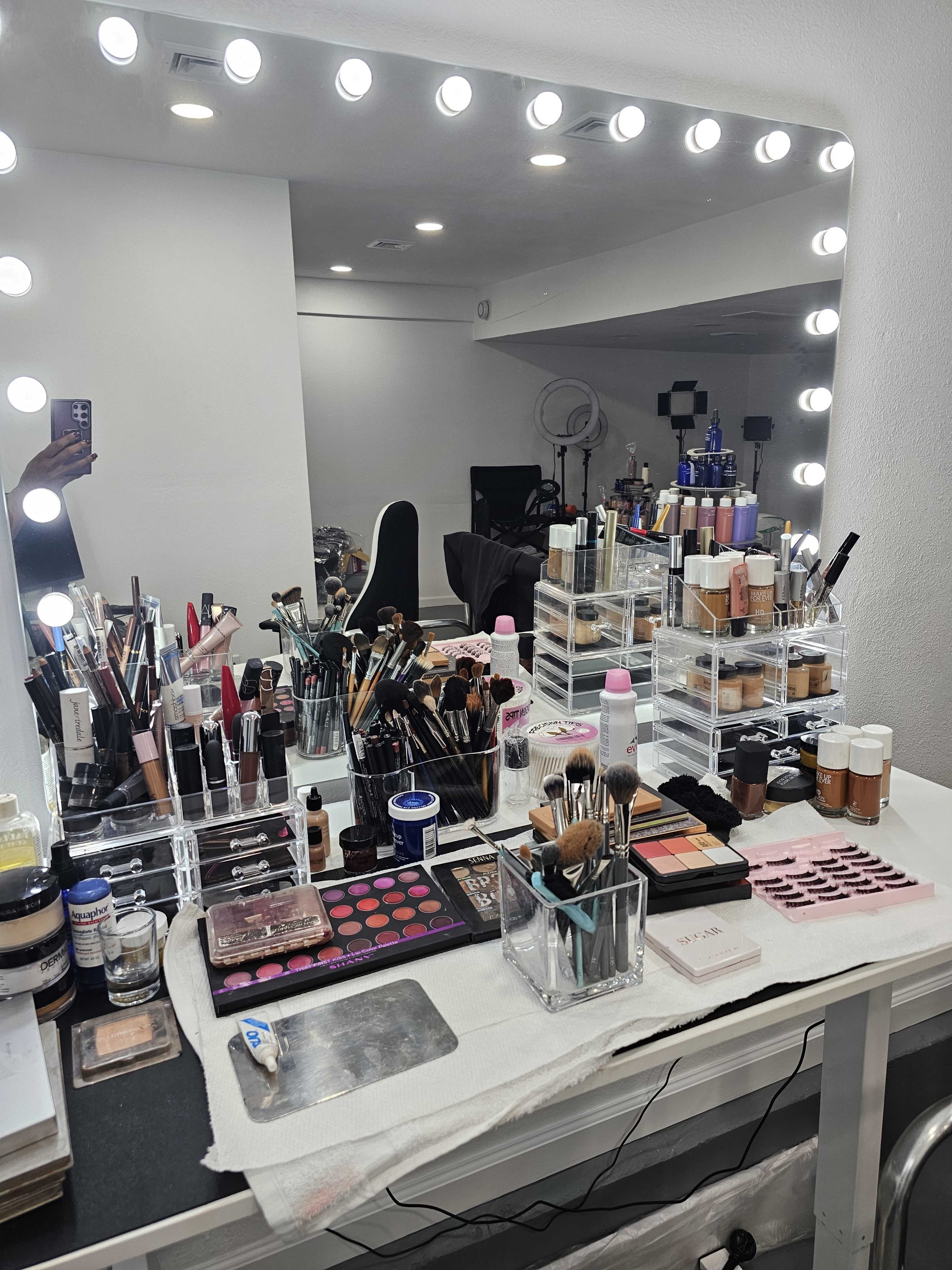 Luxury Glam Studio with Pro Lighting – Perfect for Makeup Artists, Photographers & Creators” Image in Vallejo, Vallejo, CA
