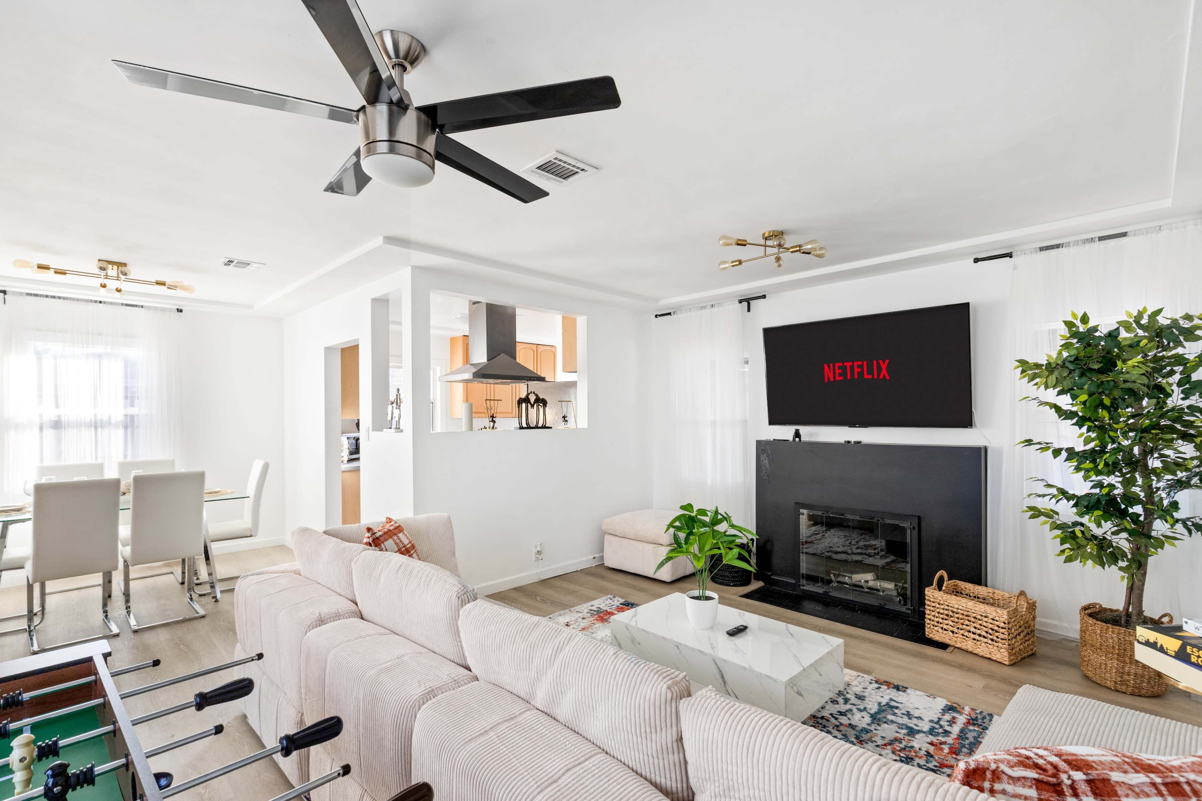 Versatile space with POOL-JACUZZI for Filming & Meetings Near Burbank Image in North Hollywood, Los Angeles, CA