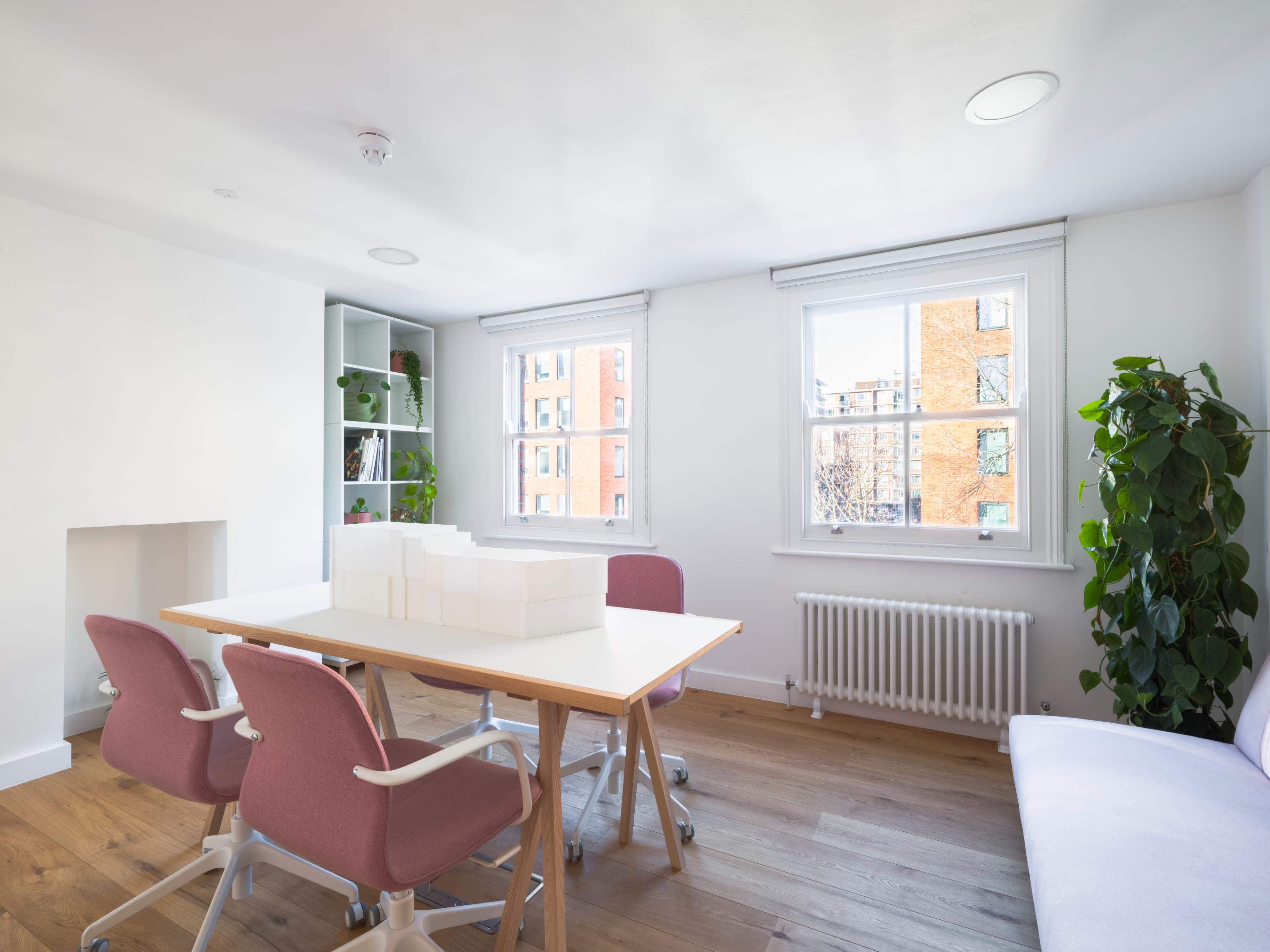Large, Bright Gallery & Meeting Space Image in Holborn, London, ENG