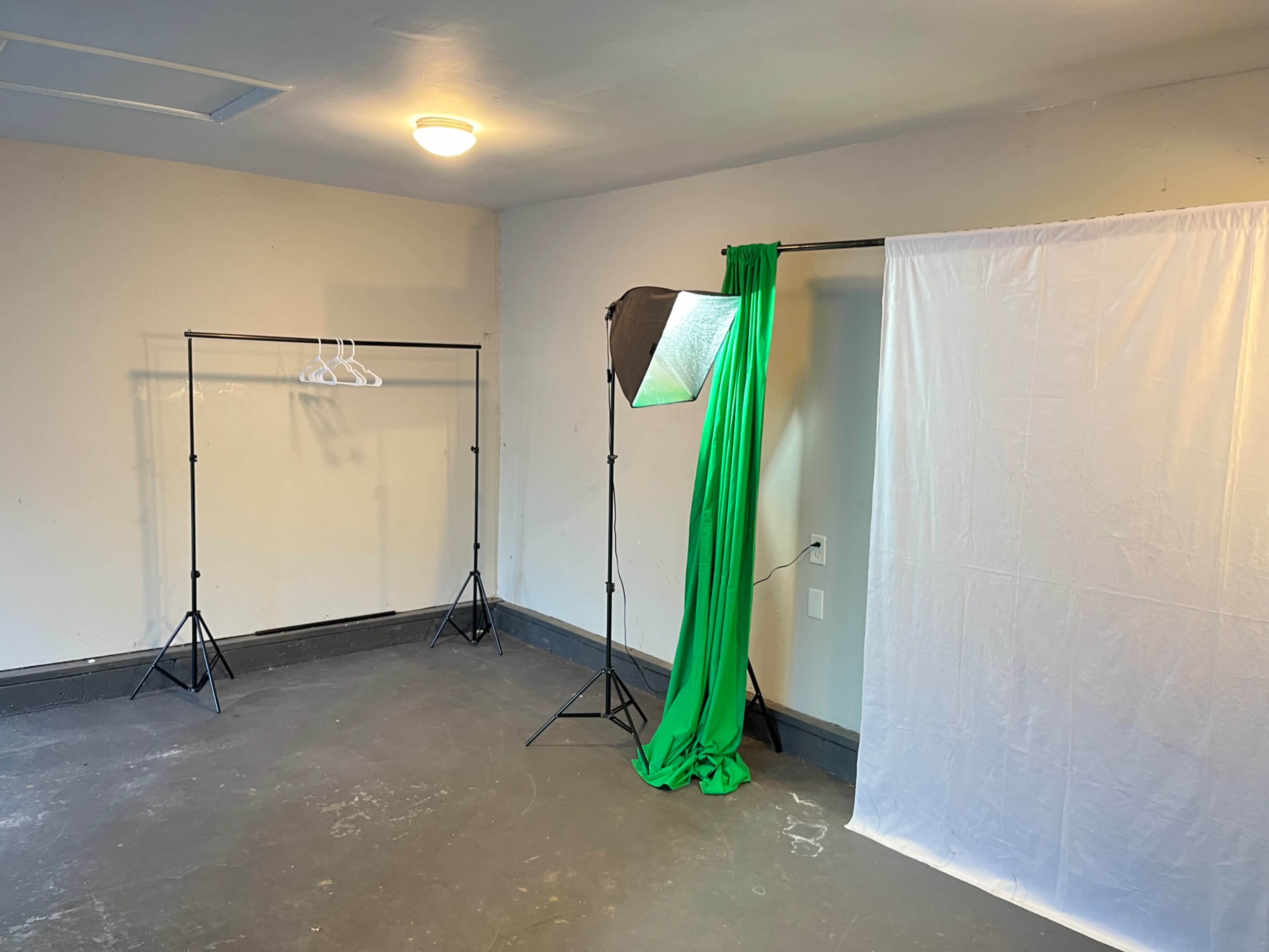 Affordable Studio with Green Screen & White Backdrop in ATL Image in South Fulton, Atlanta, GA