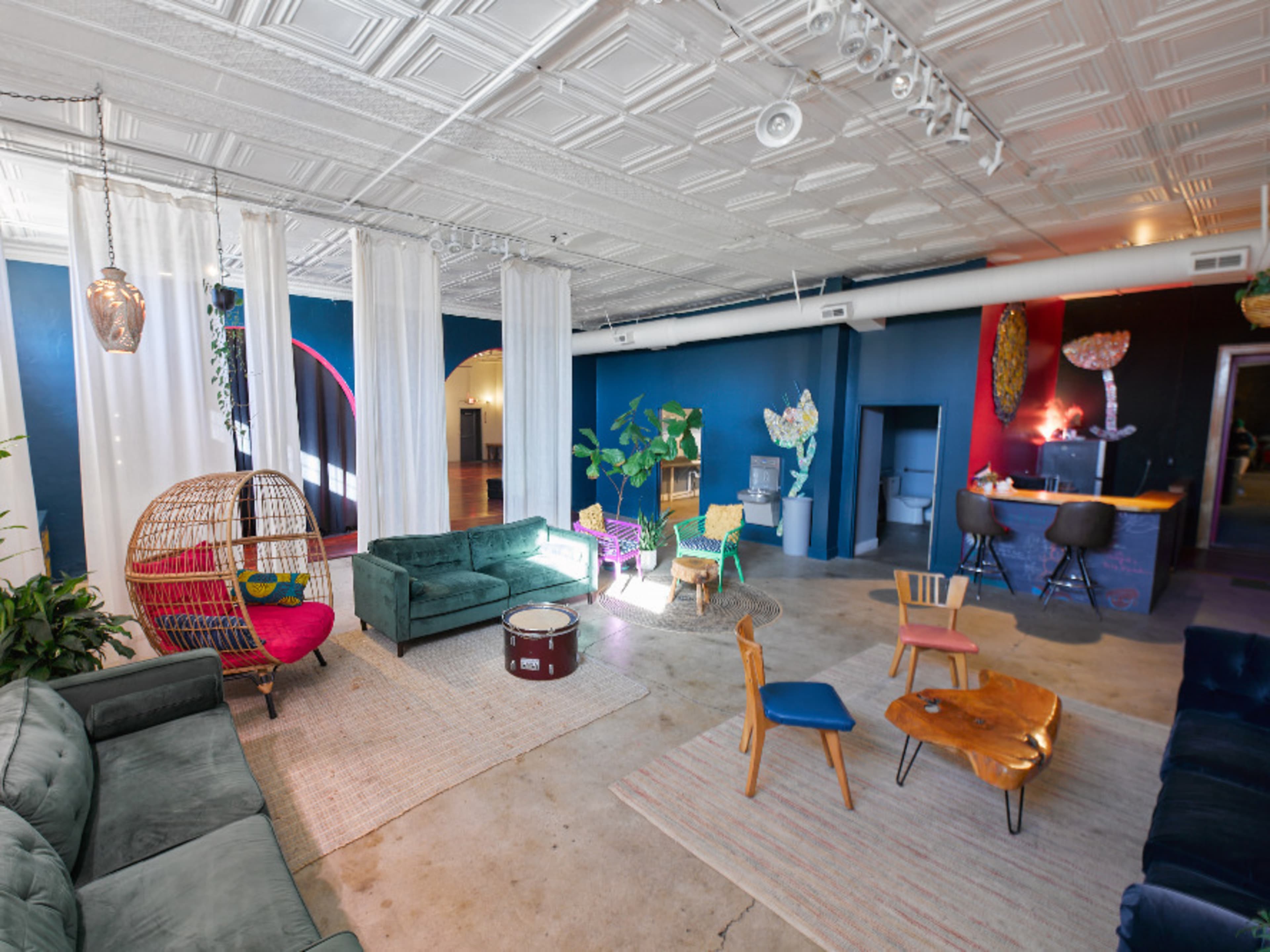 Lounge + Dressing Room 