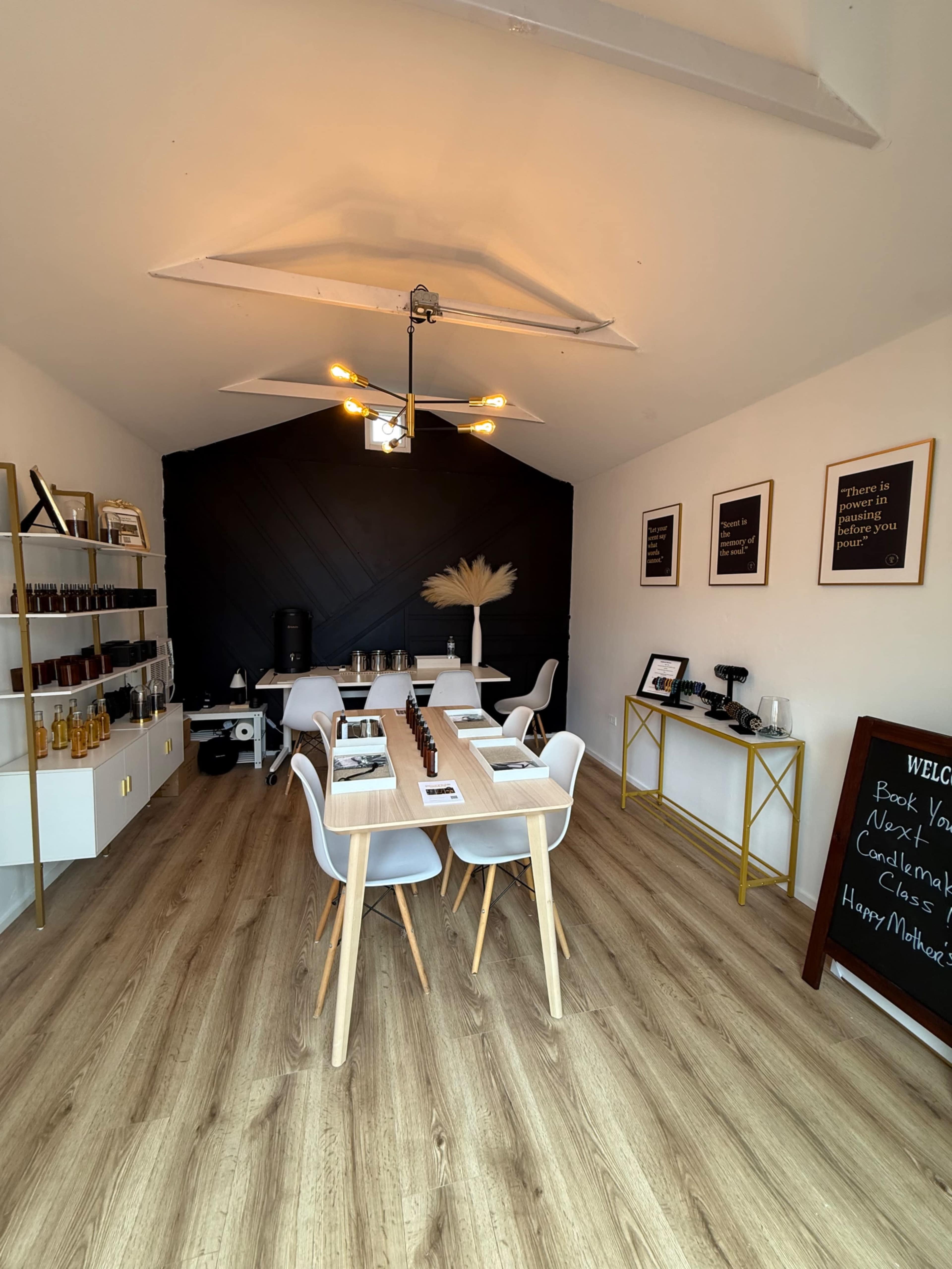 Luxury Mini Studio in Chicagoland for Private Events and Production Image in Berwyn Township, Berwyn, IL