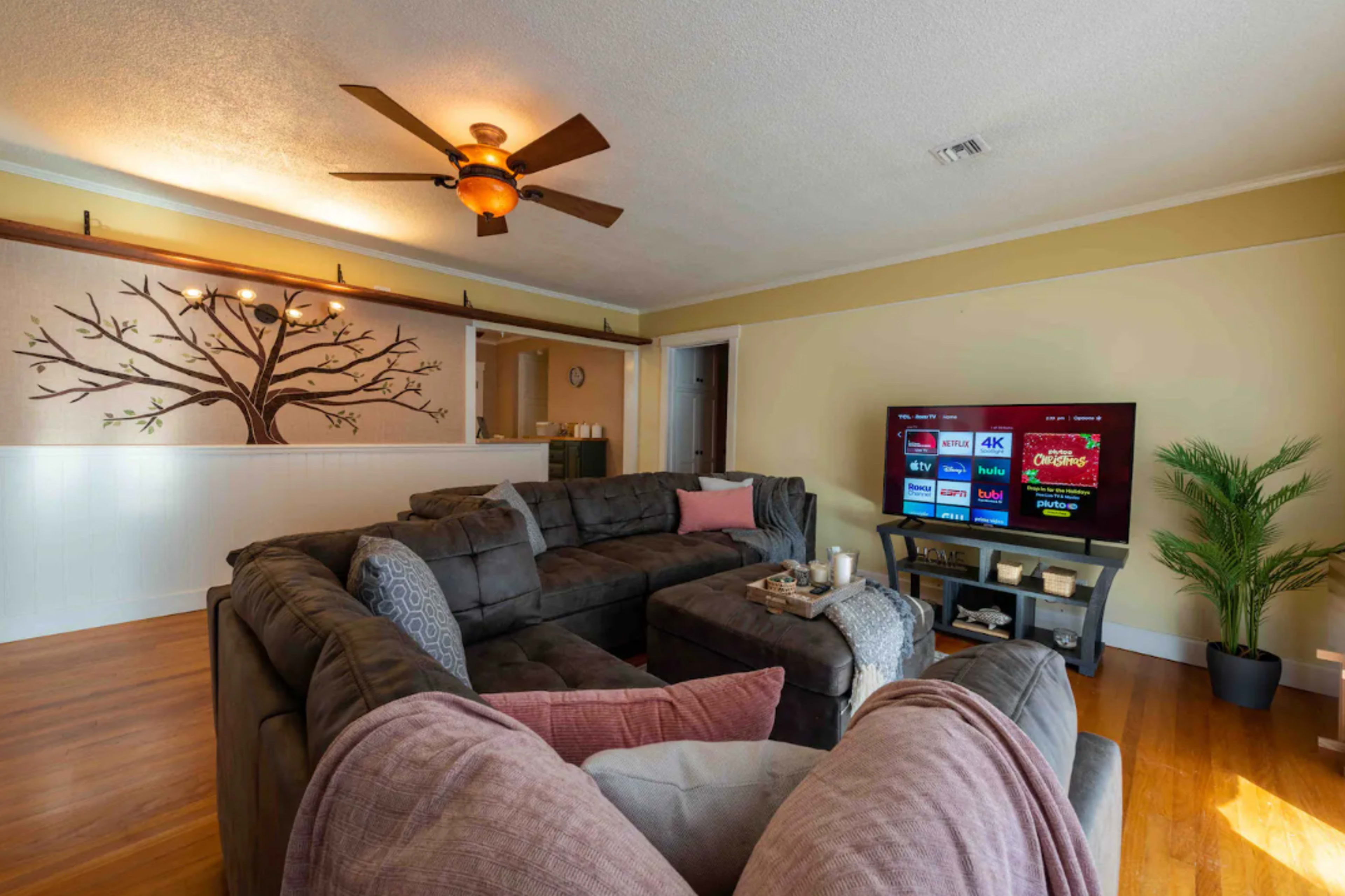 Spacious Retreat 4BR House with BBQ & Backyard Image in Fullerton, Fullerton, CA