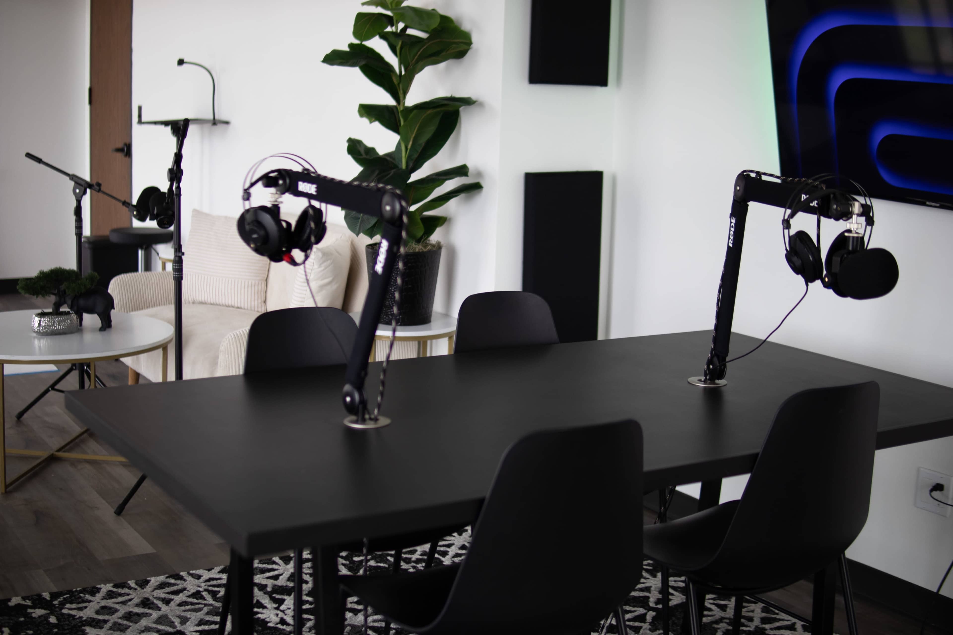 Modern Podcast & Content Studio w/ Pro Equipment in Houston Image in Braeburn, Houston, TX