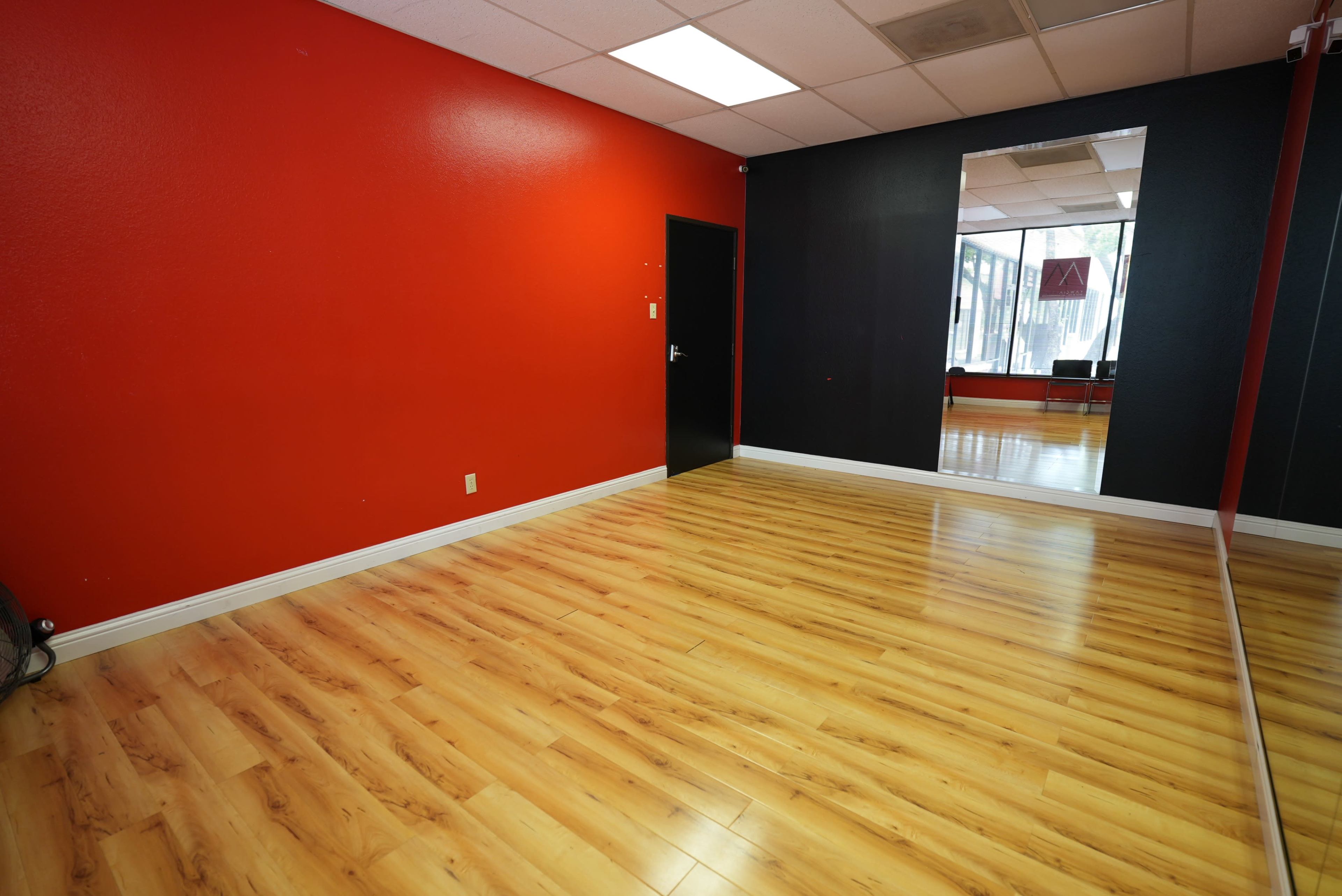 Room 6 - Mirrored Studio with Window.  Hourly Rental Near Addison Dallas Image in Farmers Branch, Dallas,, TX