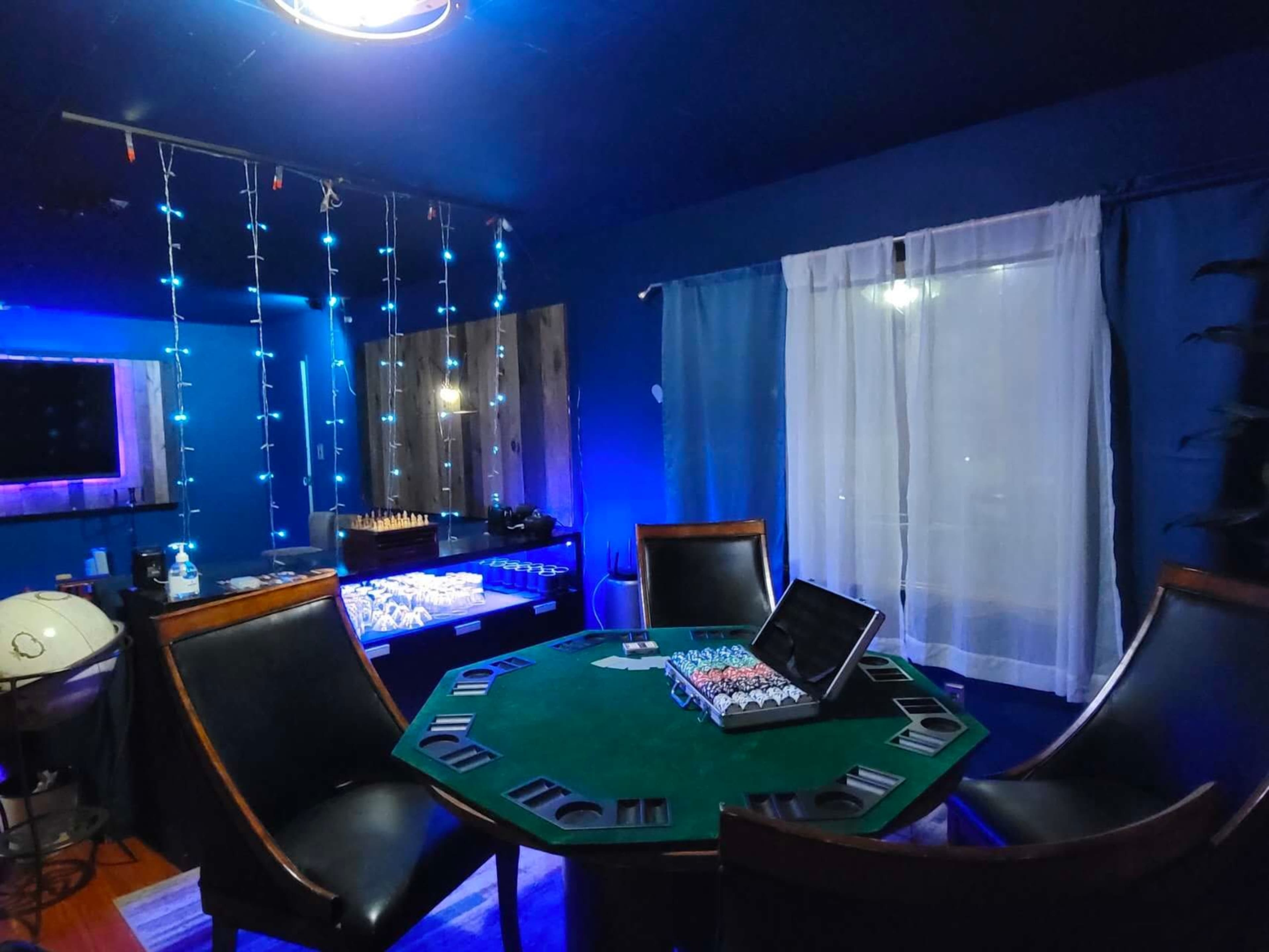 Karaoke & Poker Magic: Your Versatile Set for Fun! Image in Temple City, Temple City, CA