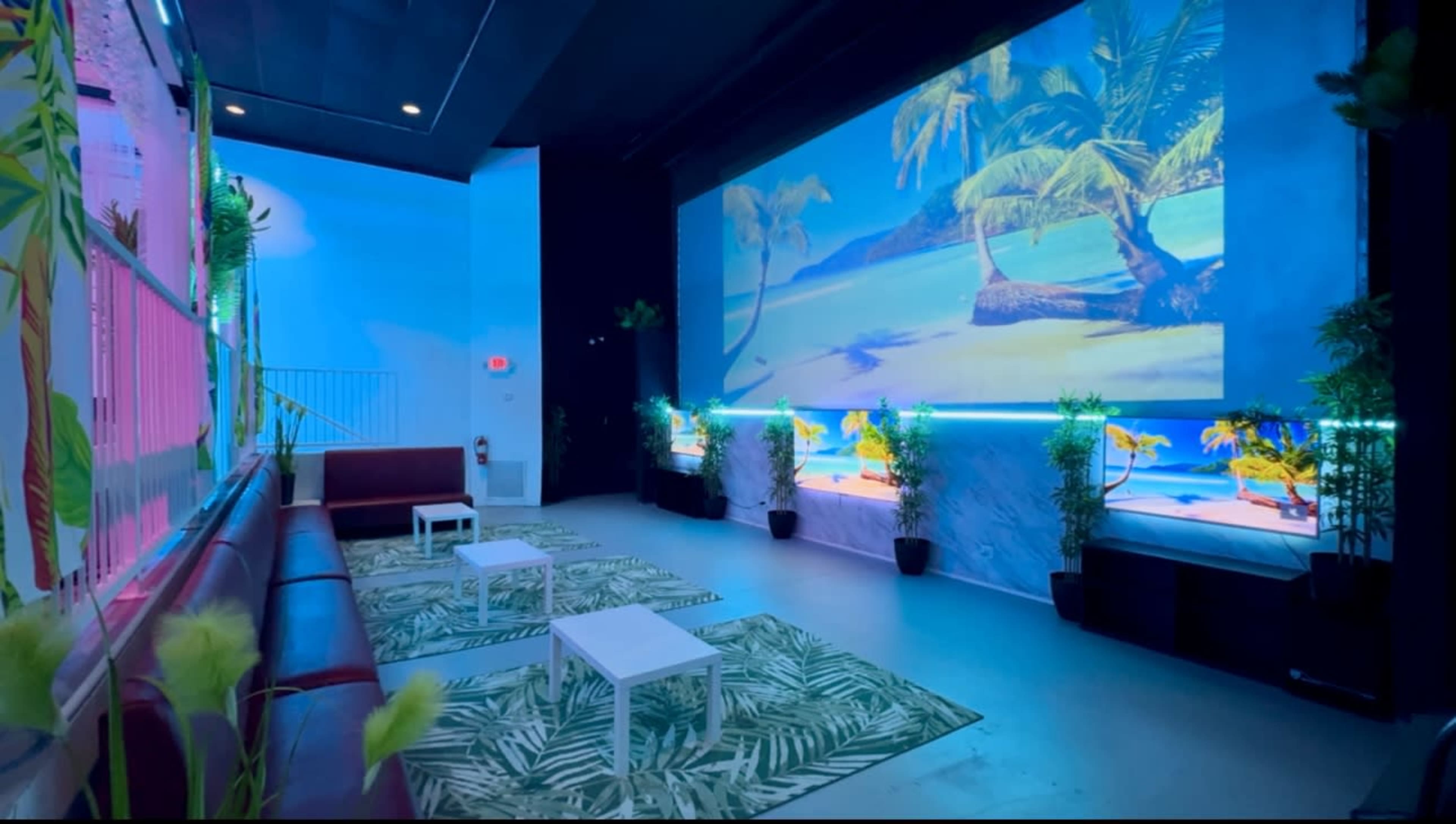 Tropical Aqua Cabana Studio Image in Doraville, Doraville, GA