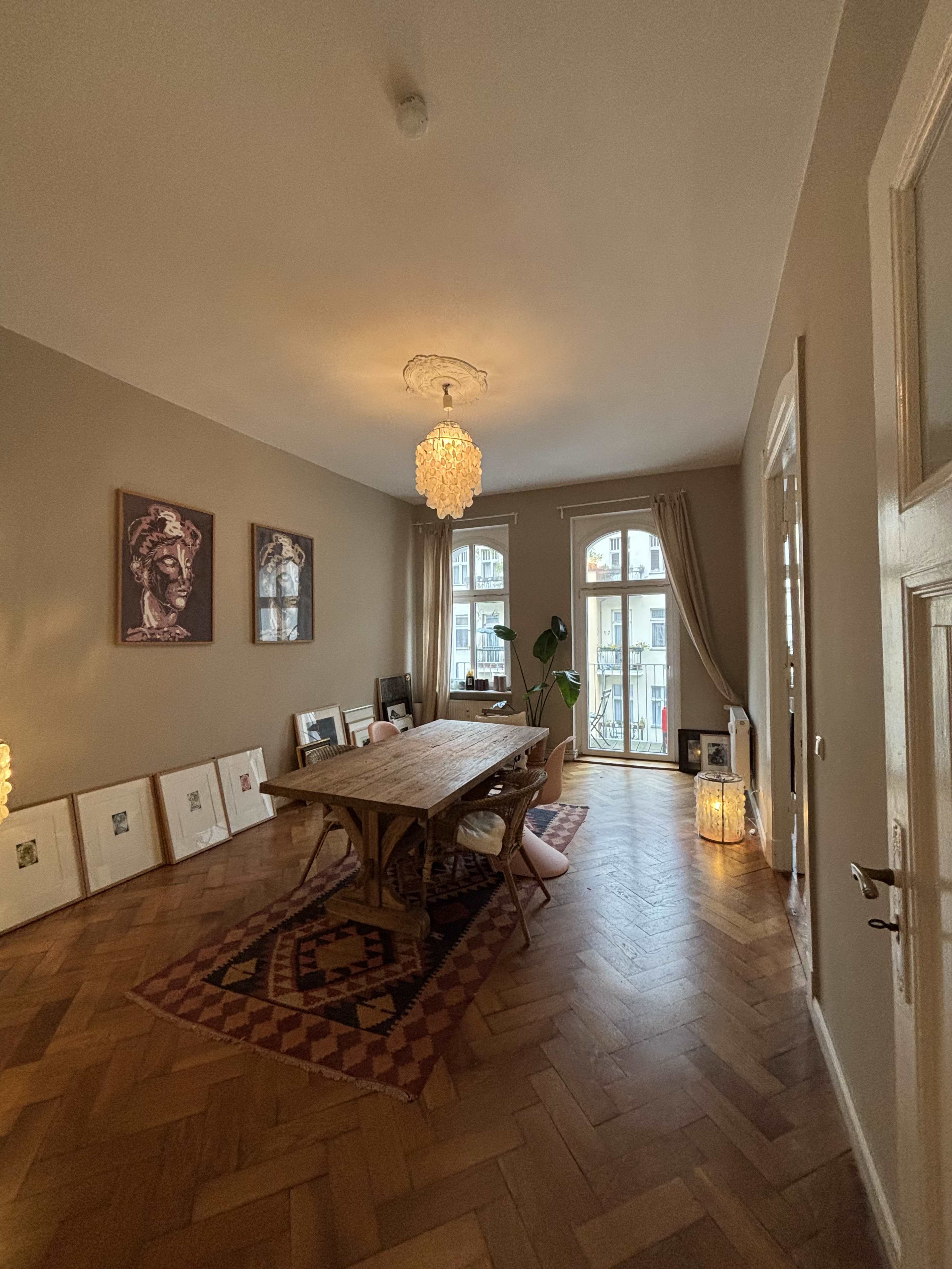 Light-Filled Altbau Apartment with Contemporary Art Vibes Image in Mitte, Berlin
