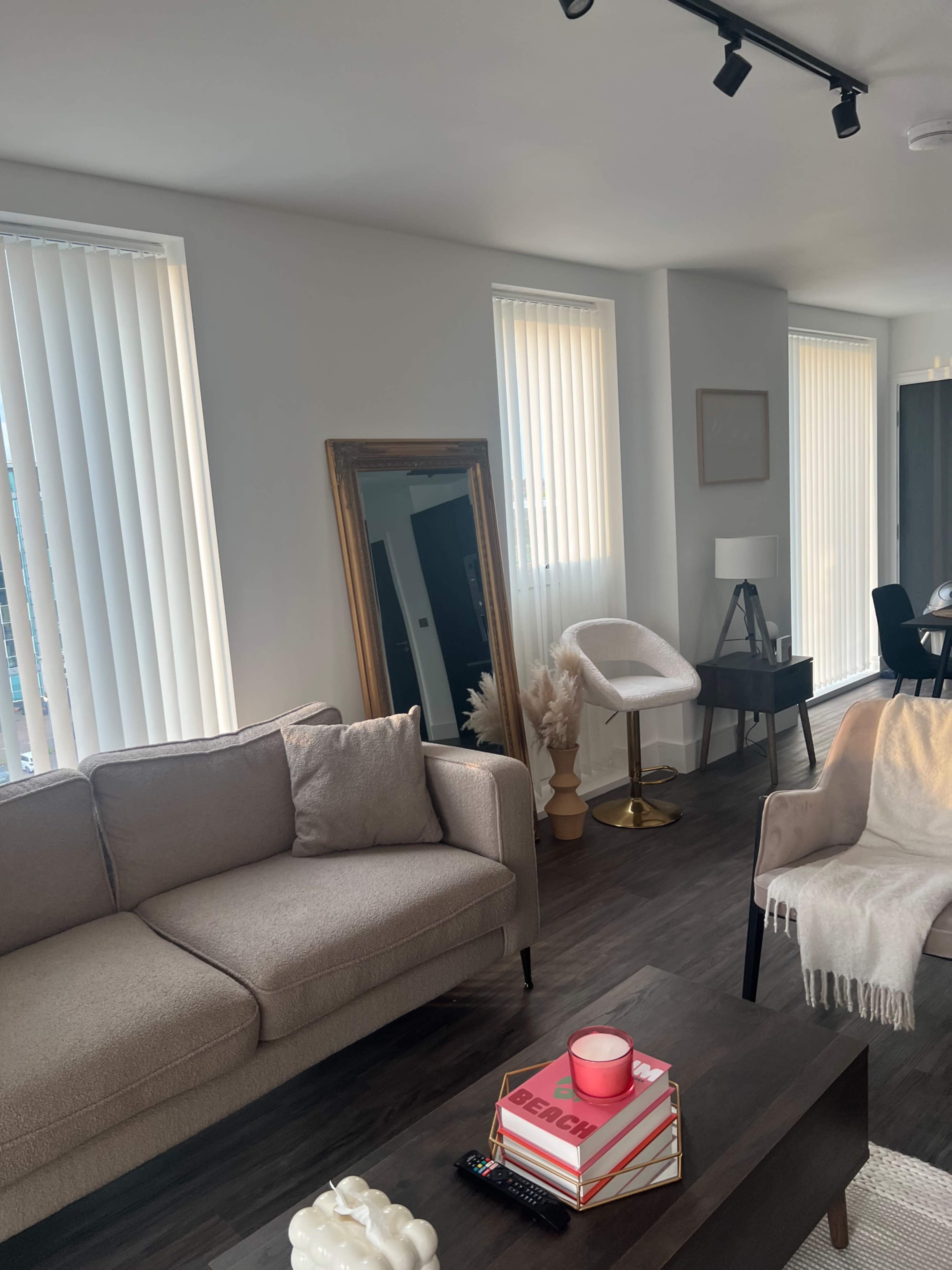 Modern Neutral Apartment/ Content Space/ Shortfilm Image in London, London, ENG