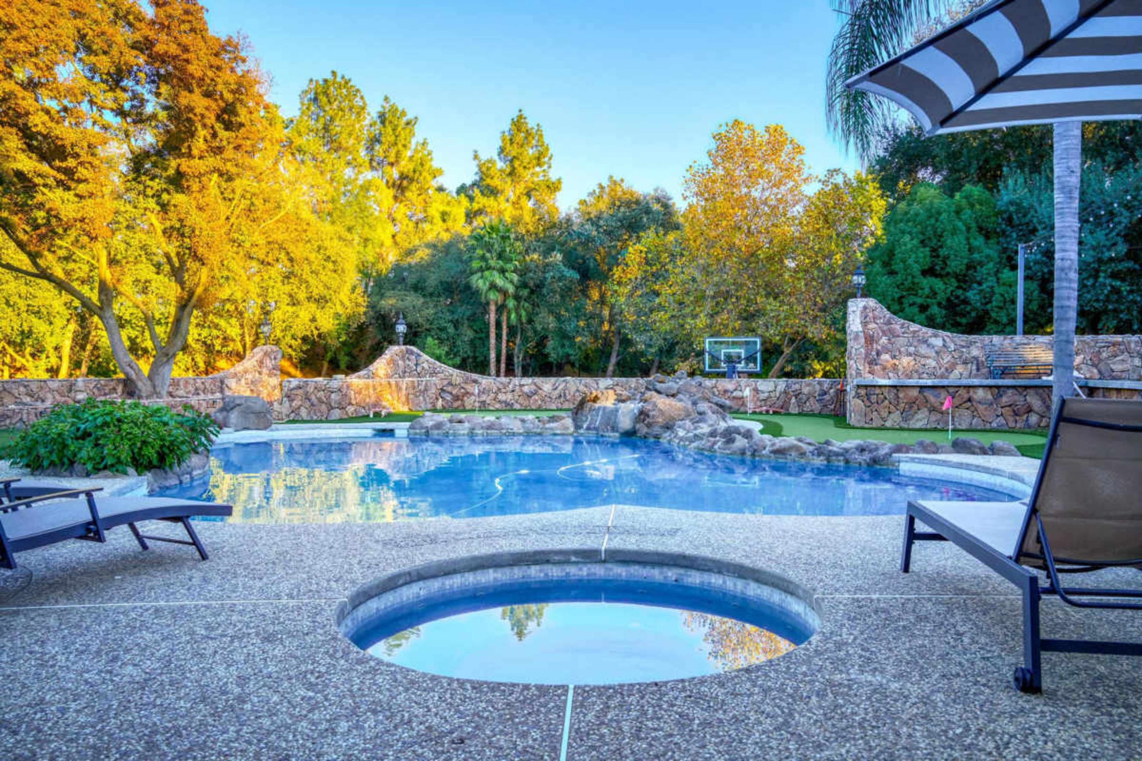 Grand Waterside Estate Image in , Modesto, CA