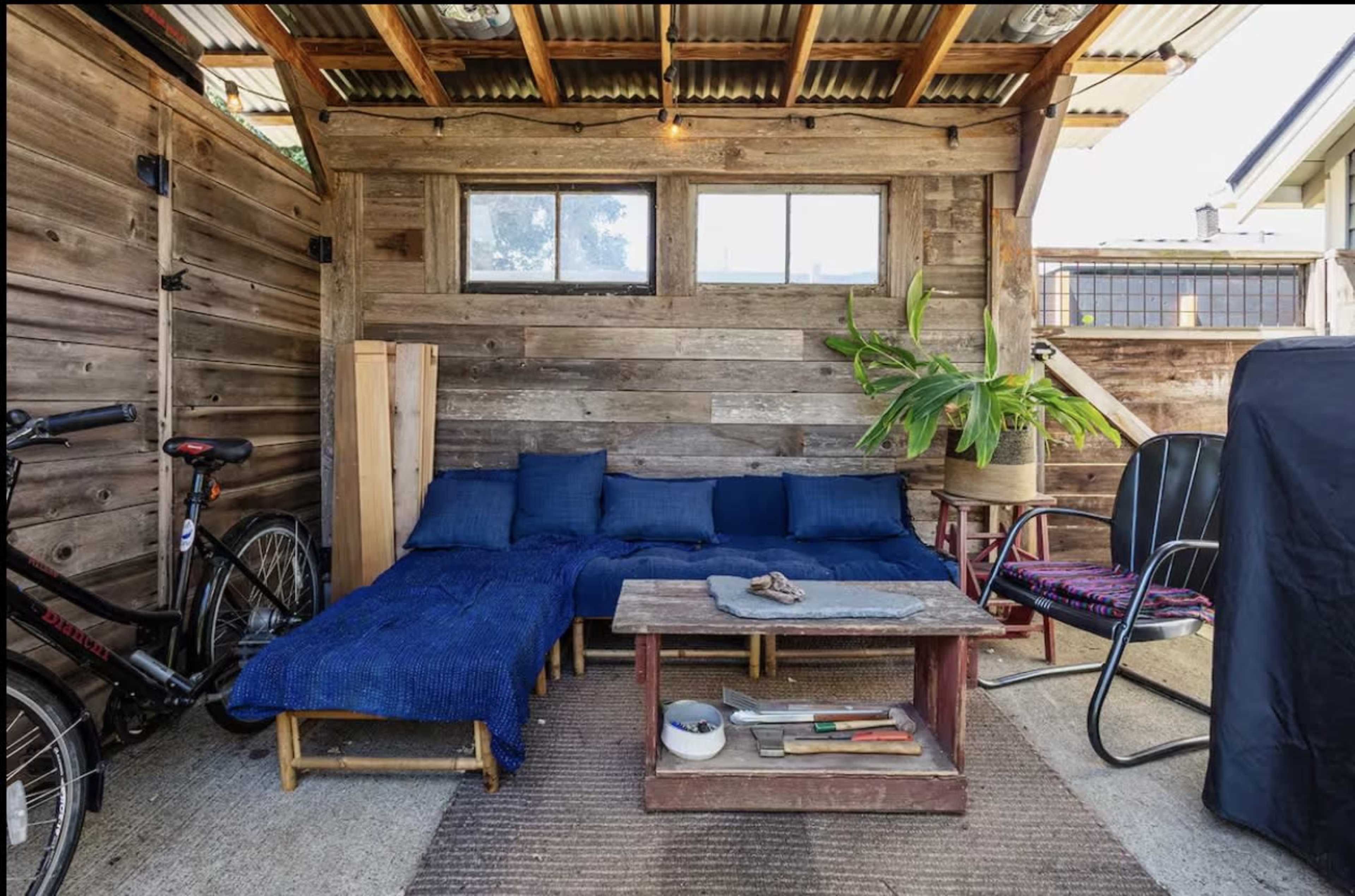 Urban Modern Apartment in Vintage Bungalow with Beautiful Garden Image in Northeast Portland, Portland, OR