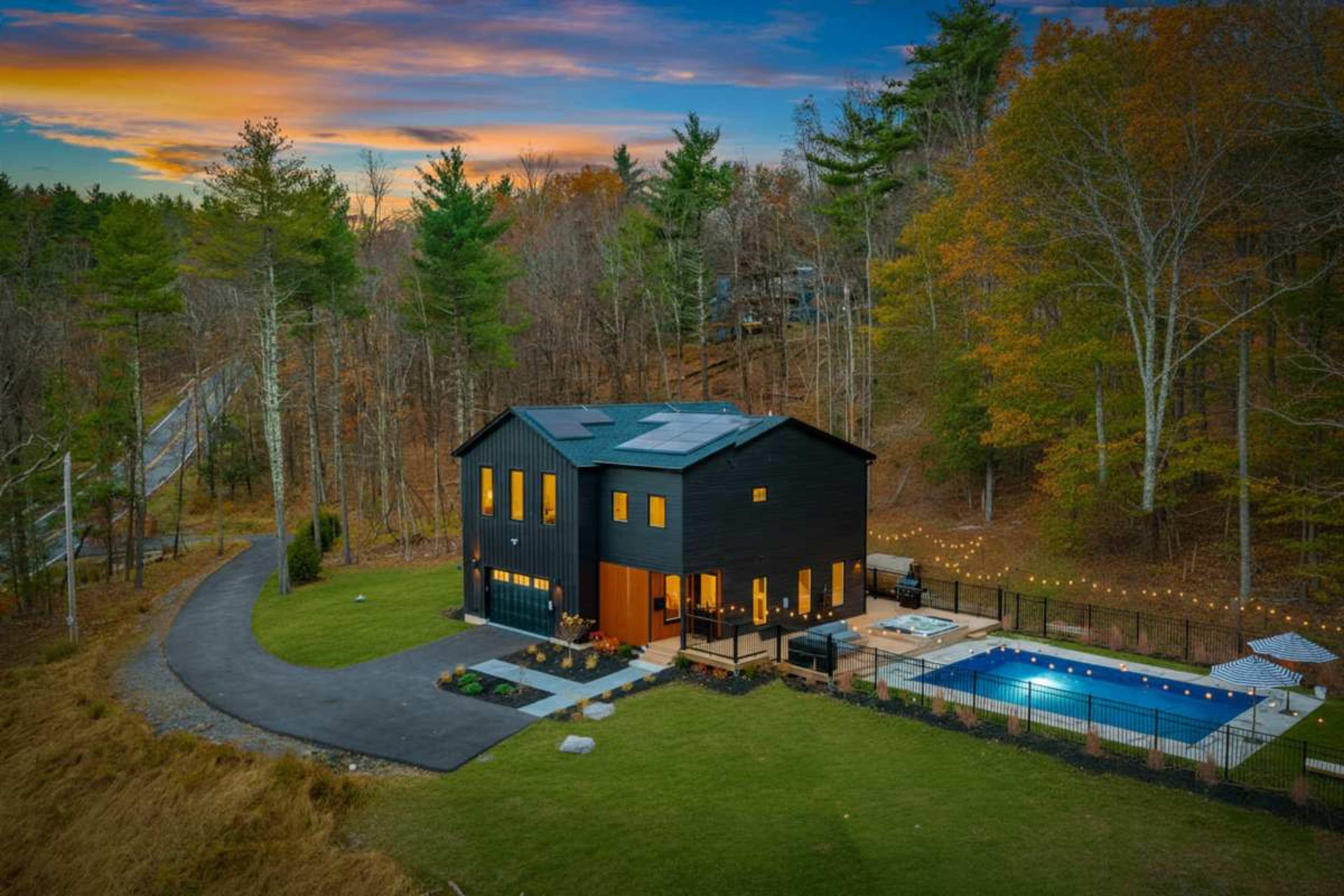 Light filled, airy, open, newly built contemporary Woodstock retreat with mountain views, pool, hot tub, sauna, fire pit,  & gym Image in Woodstock, Woodstock, NY