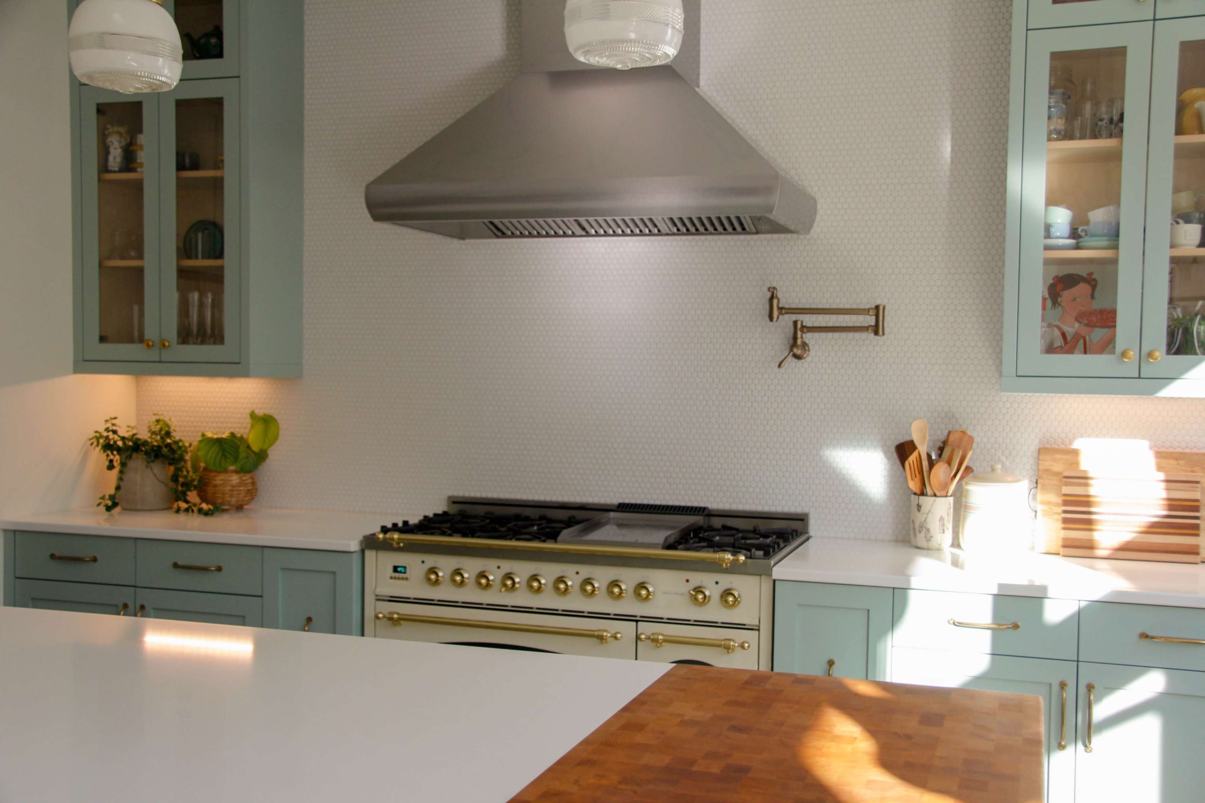 Beautiful & Timeless Light Filled Modern Farmhouse Kitchen Image in Geneva, Bellingham, WA