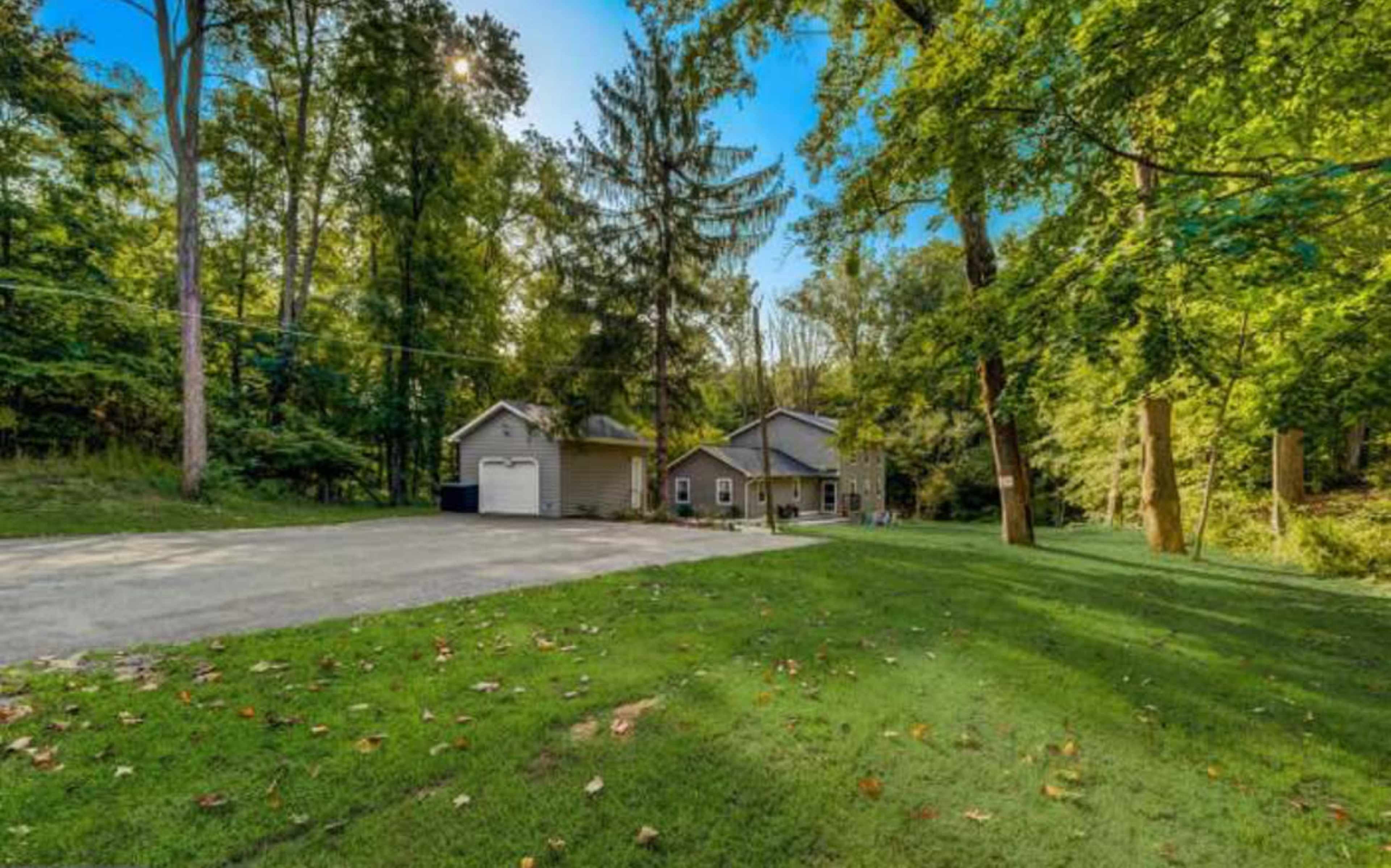Expansive Outdoor Entertaining Space for Events, Dinners, BBQs Image in Suitland-Silver Hill, Suitland, MD
