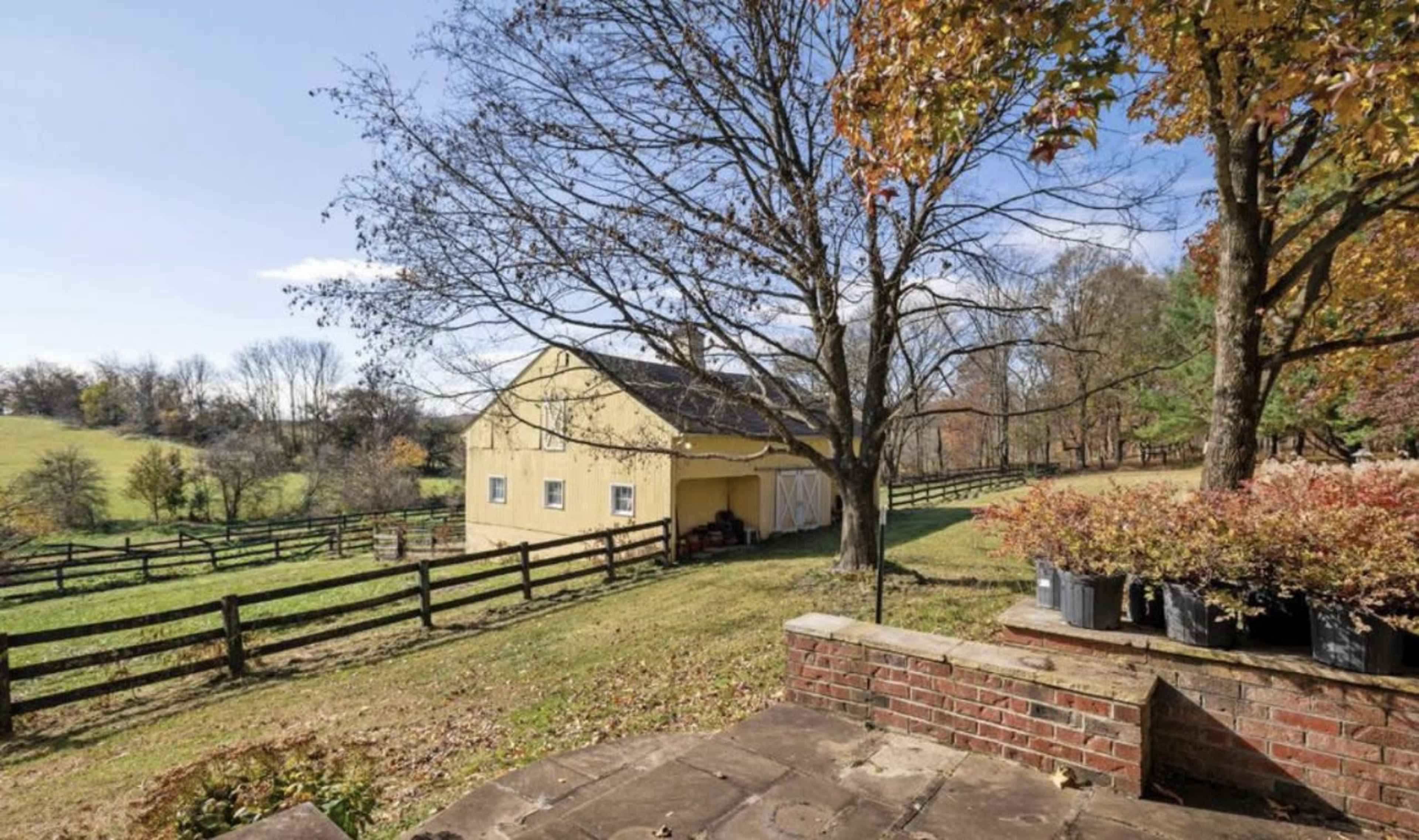 Beautiful Acres With Barn Image in , Leesburg, VA