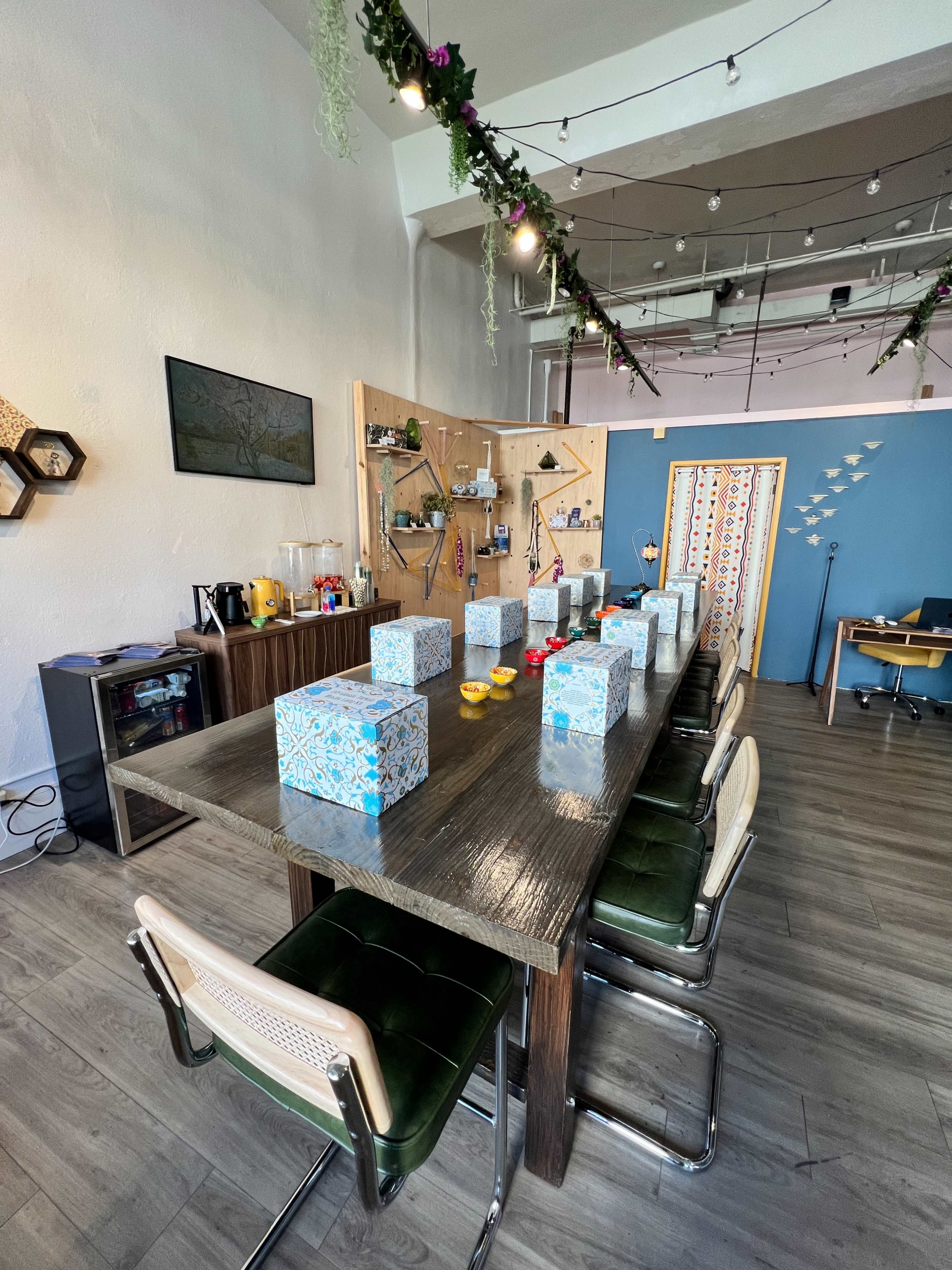 Cozy Honolulu Craft Studio for Birthdays, Baby Showers & Parties Image in Downtown, Honolulu, HI