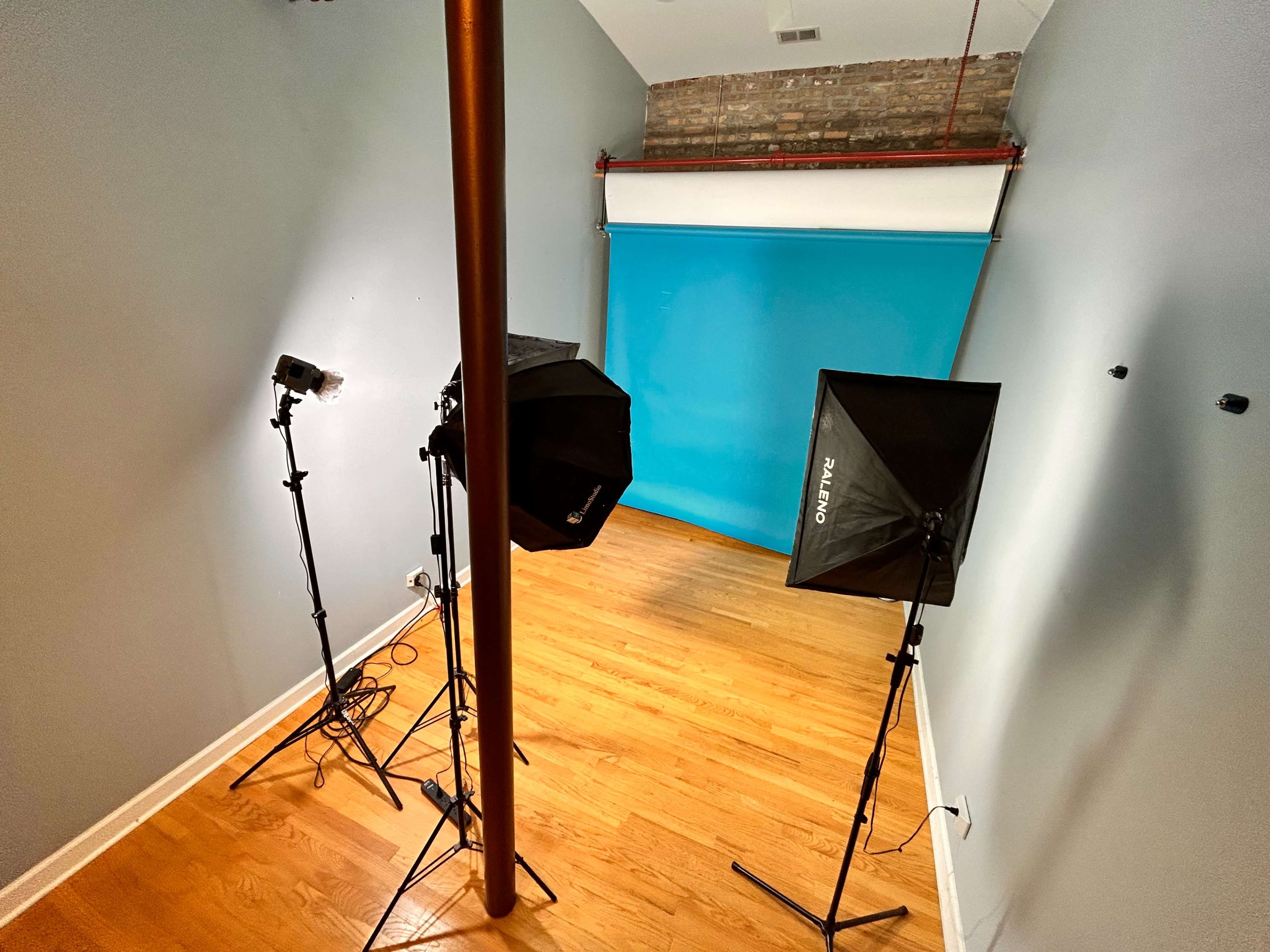 Wicker Park Area Simple Photo Studio Image in Bucktown, Chicago, IL