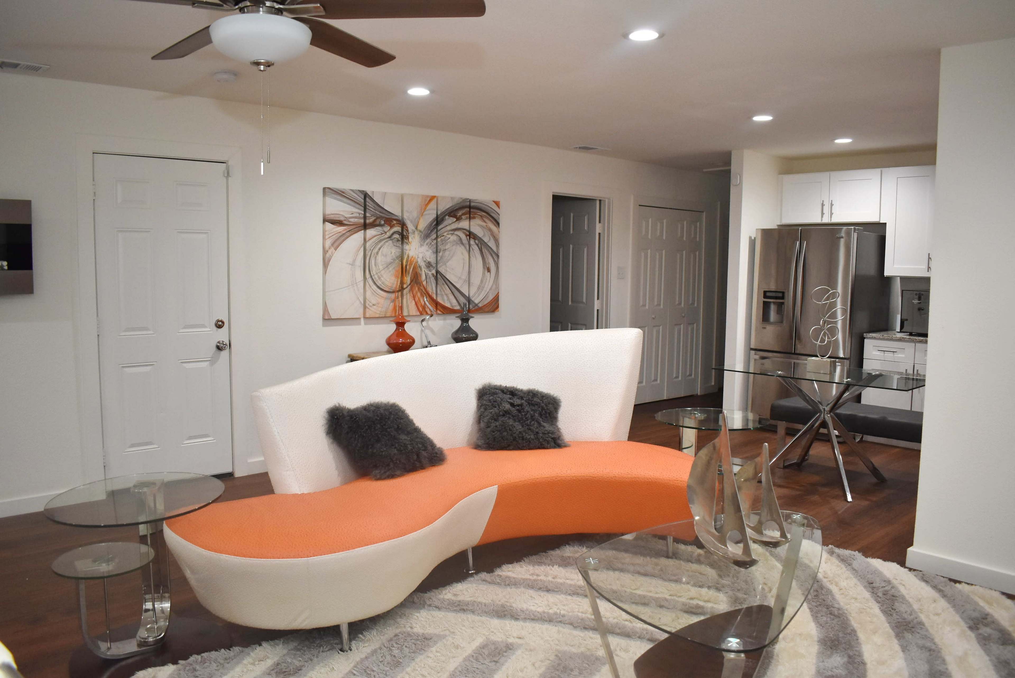 Centrally Located Work Station - Honey Comb Hideout -  Family Delight Image in South Dallas, Dallas, TX