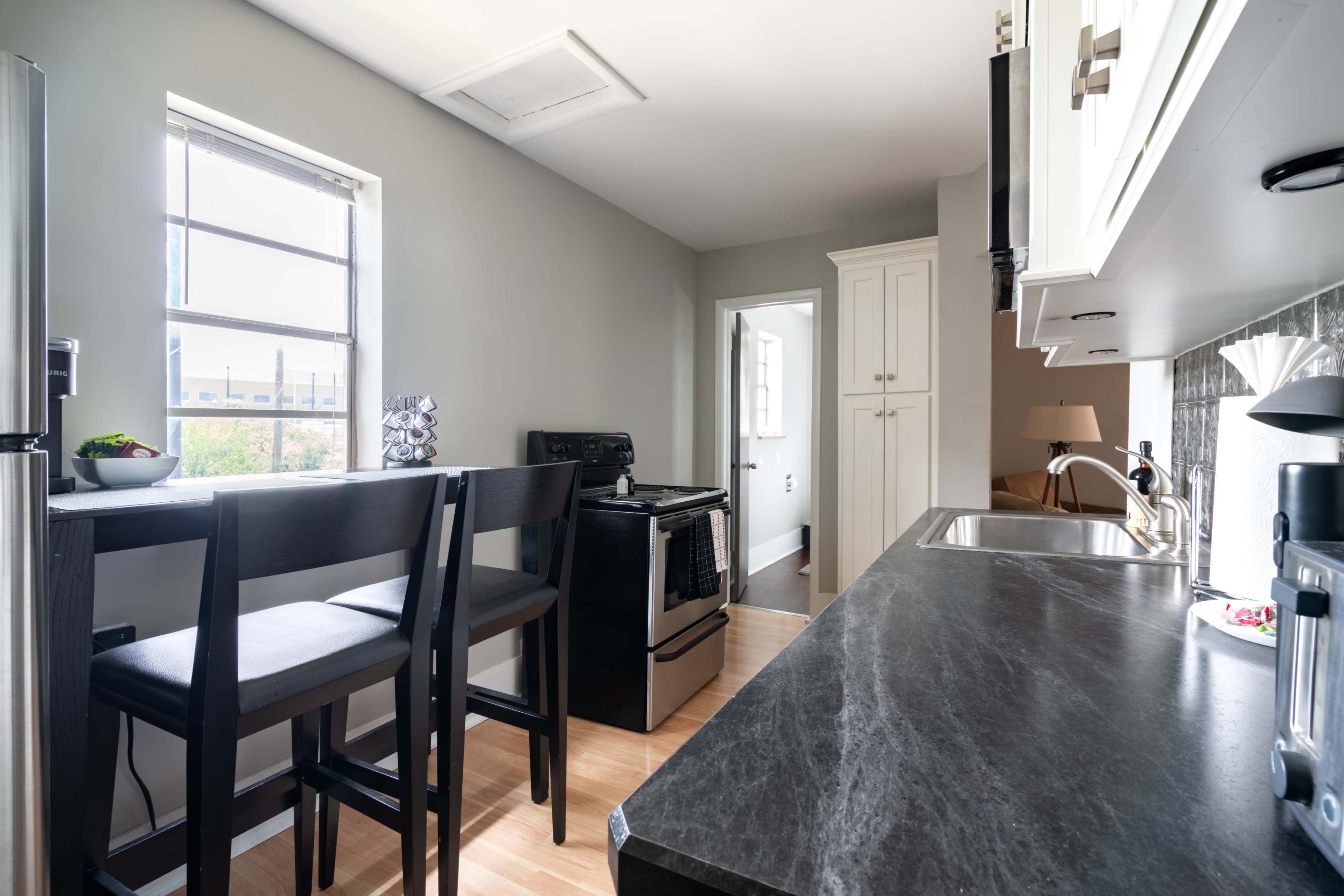 Casa Quatro🌿🐯 Short North • Convention • Private Parking • Pets Image in Victorian Village, Columbus, OH