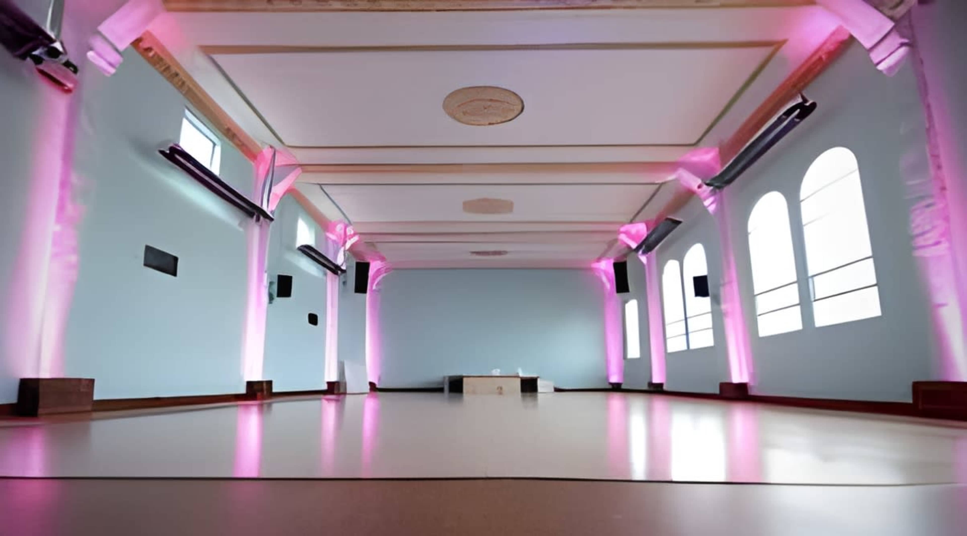 Huge studio with natural light & sky-high ceilings Image in Ingleside Terraces, San Francisco, CA