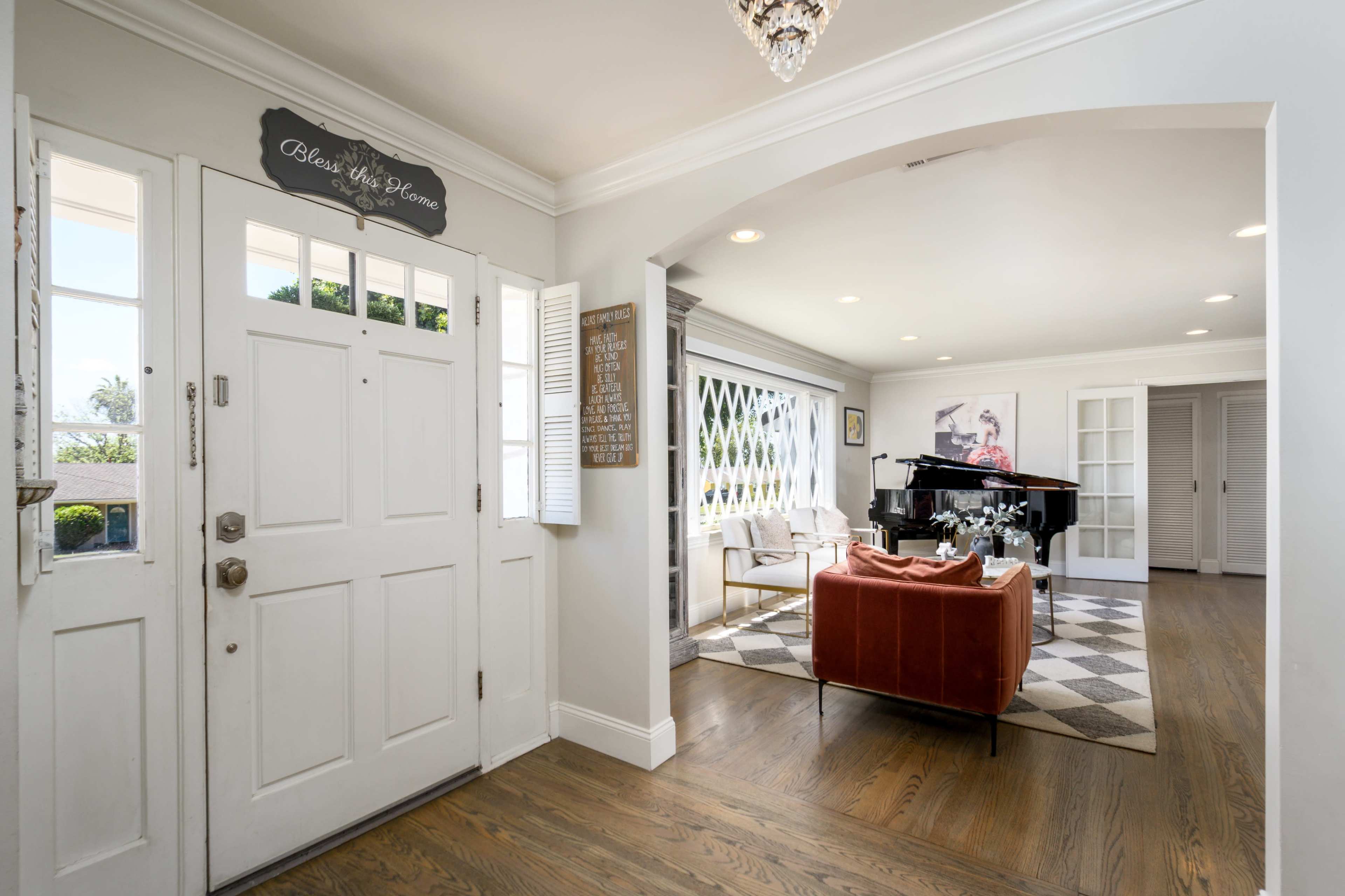 Spacious Modern Farmhouse with Natural Light & Film-Friendly Layout Image in Whittier, WHITTIER, CA