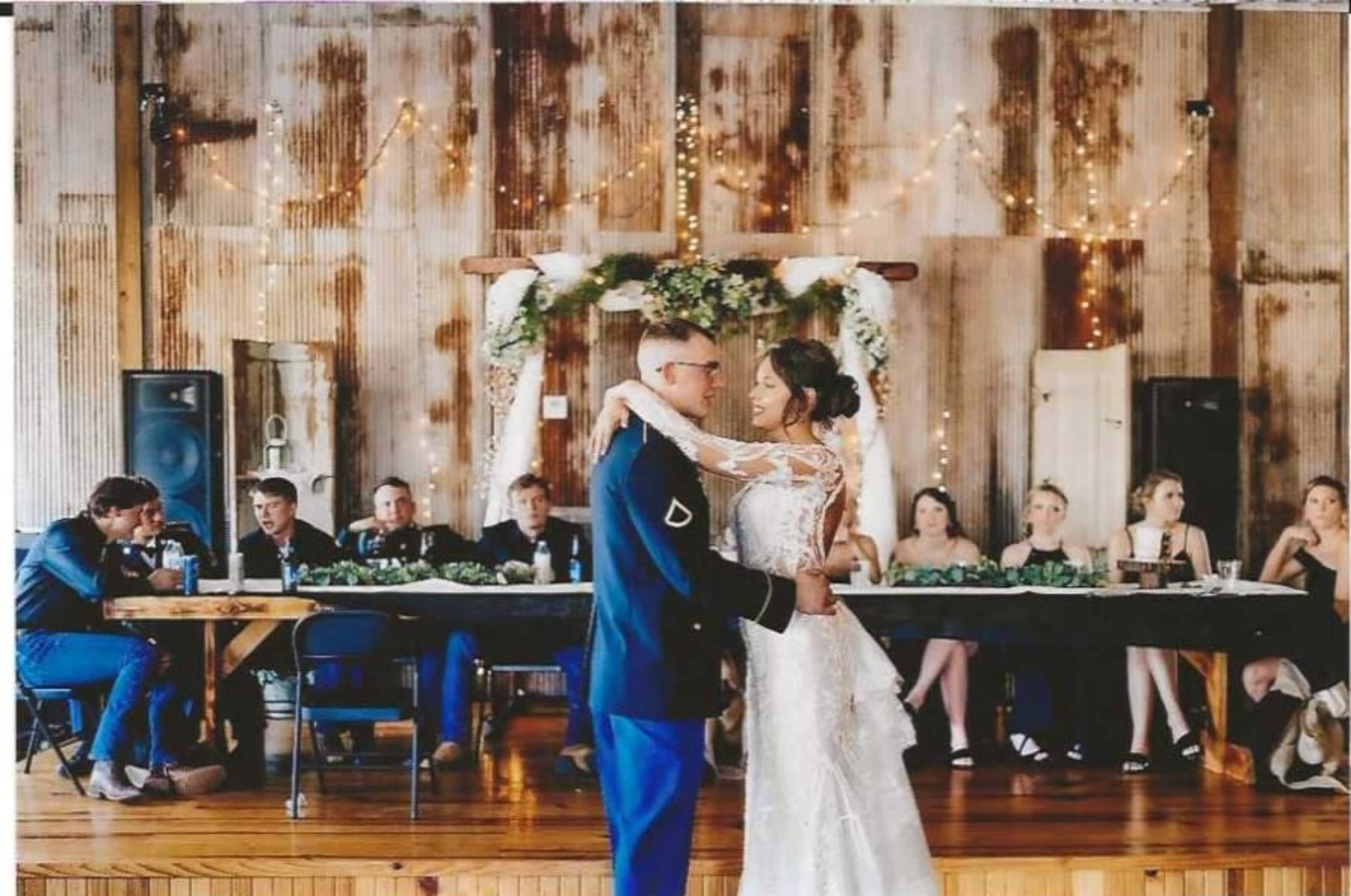 Rustic and Elegant Country Venue surrounded by Lush fields Image in Granby Township, Neosho, MO