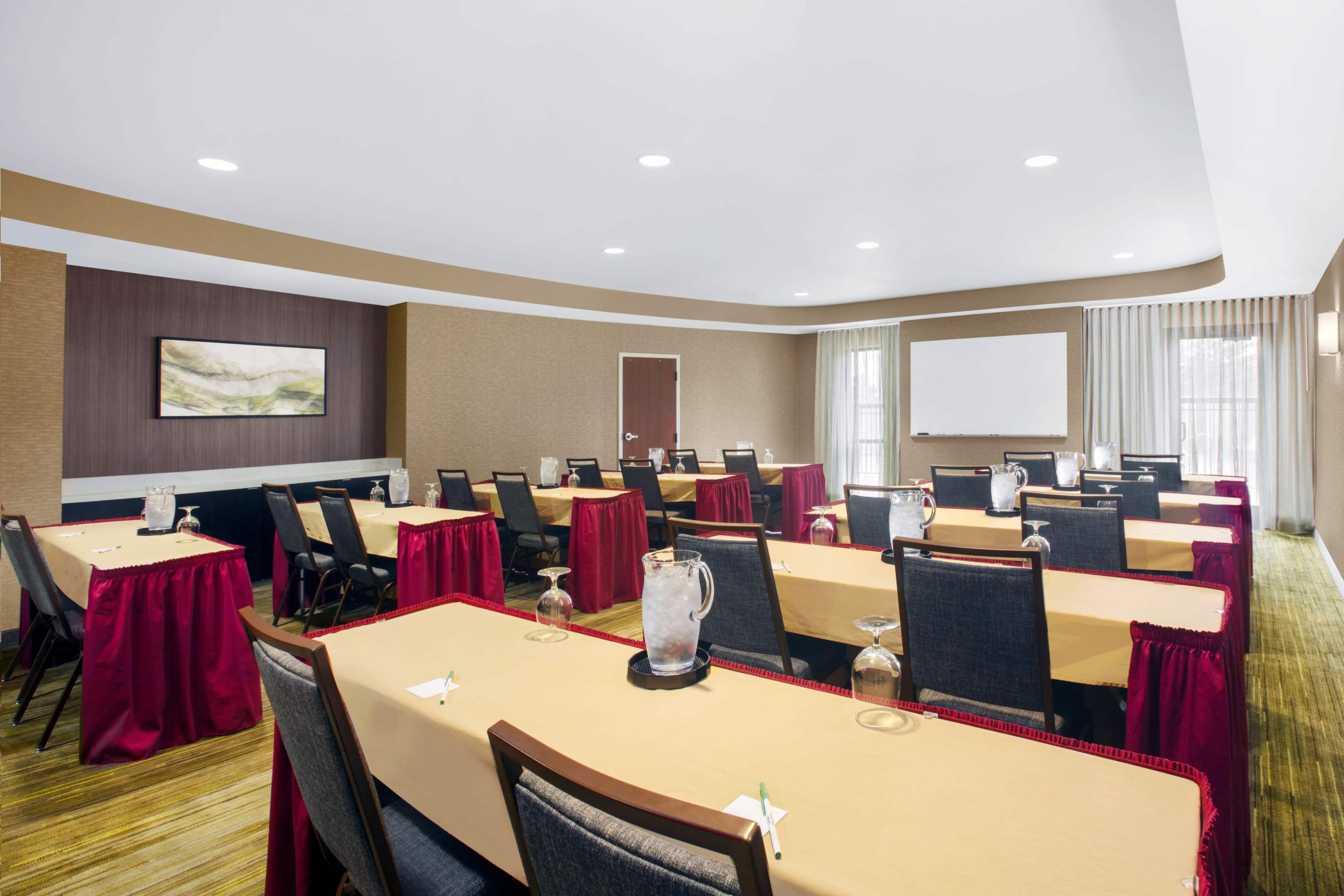 Bright & Modern Meeting Space Near Jacksonville’s Beltway Image in Regency, Jacksonville, FL