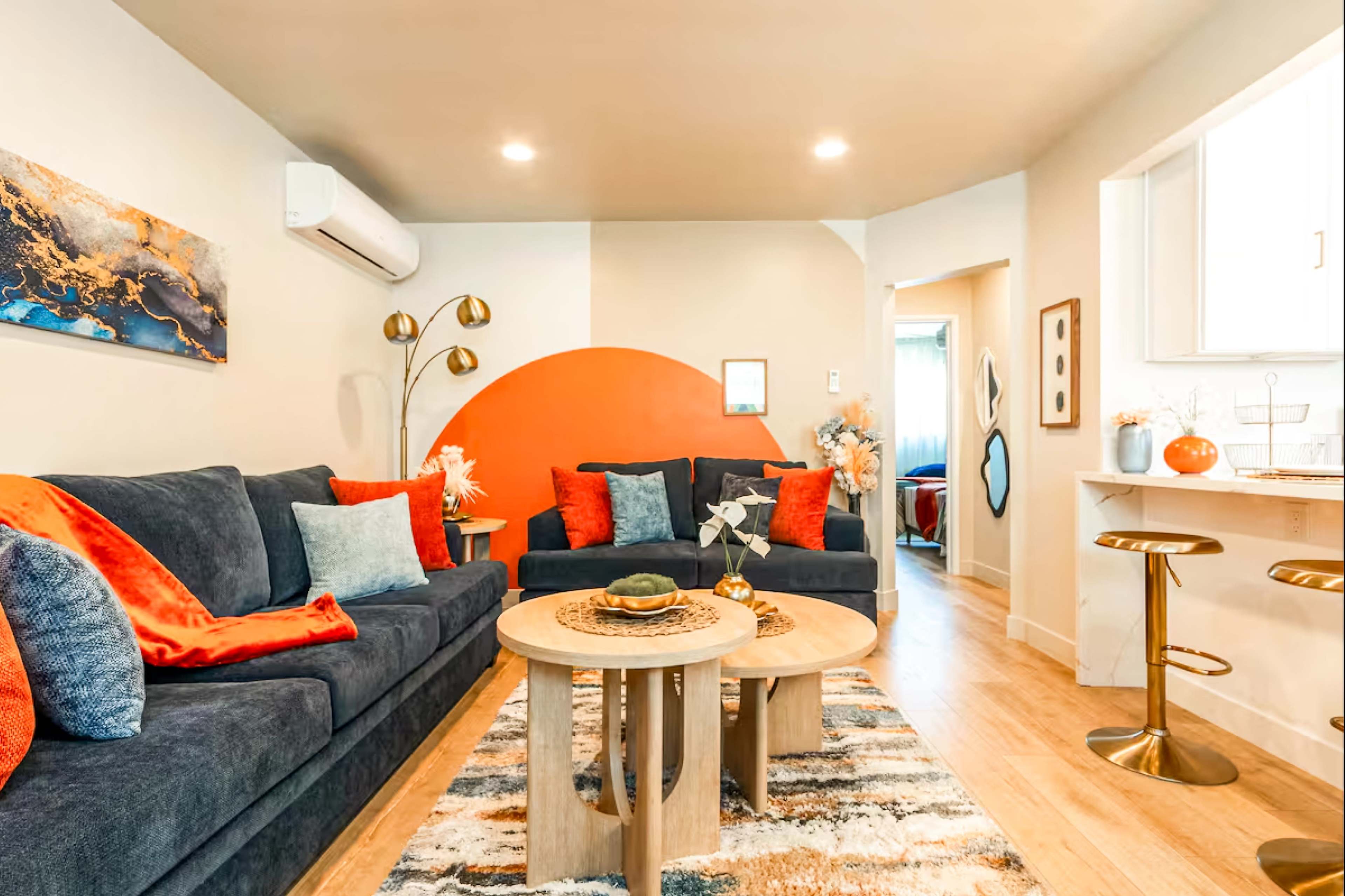 Elegant Modern Home with Open Layout & Natural Light Image in South Los Angeles, Los Angeles, CA