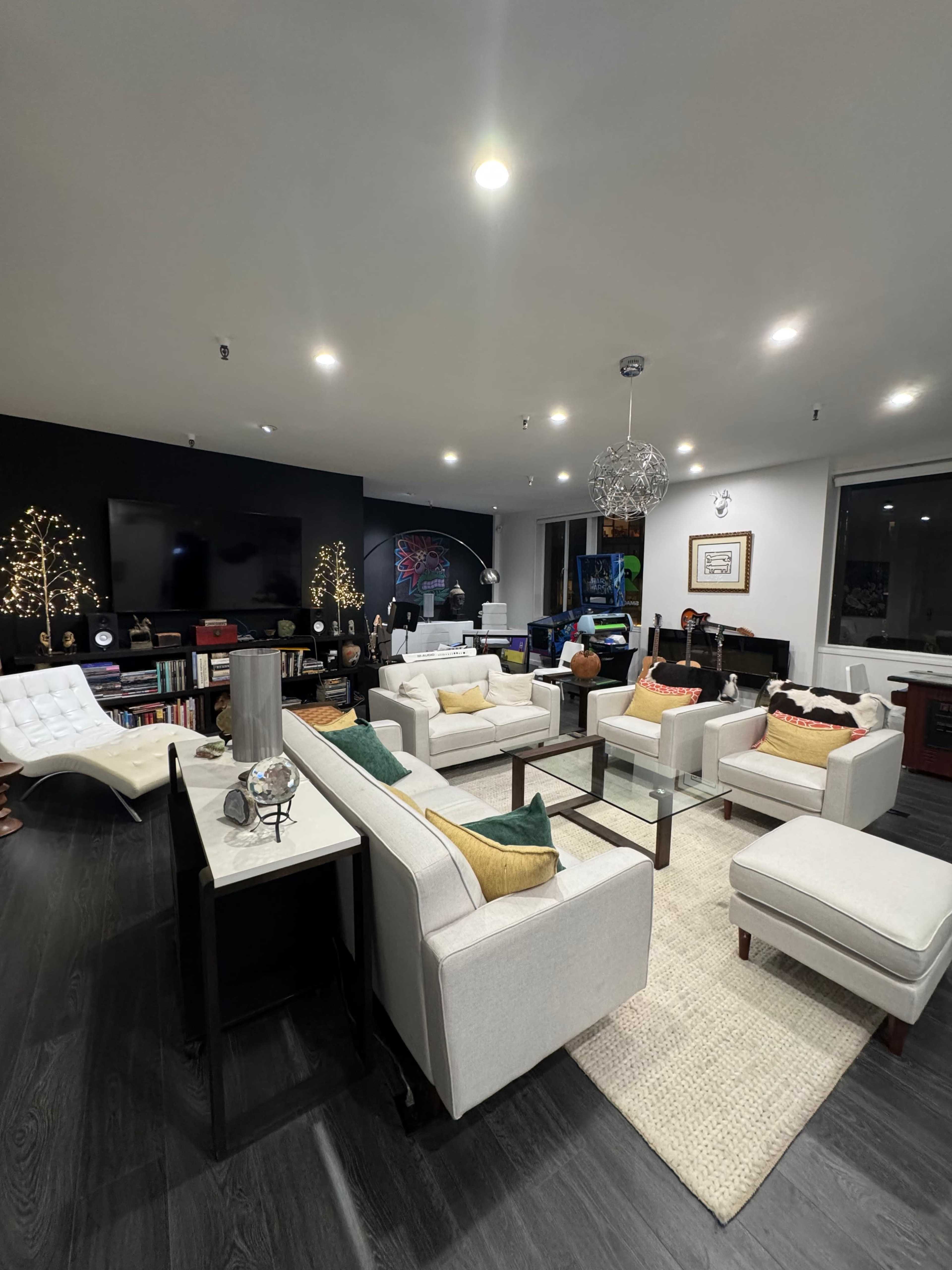 Exclusive, High-End Studio with 24/7 Access – Ideal for Aspiring Artists, Musicians & Podcasters Image in Showplace Square, san Francisco, CA