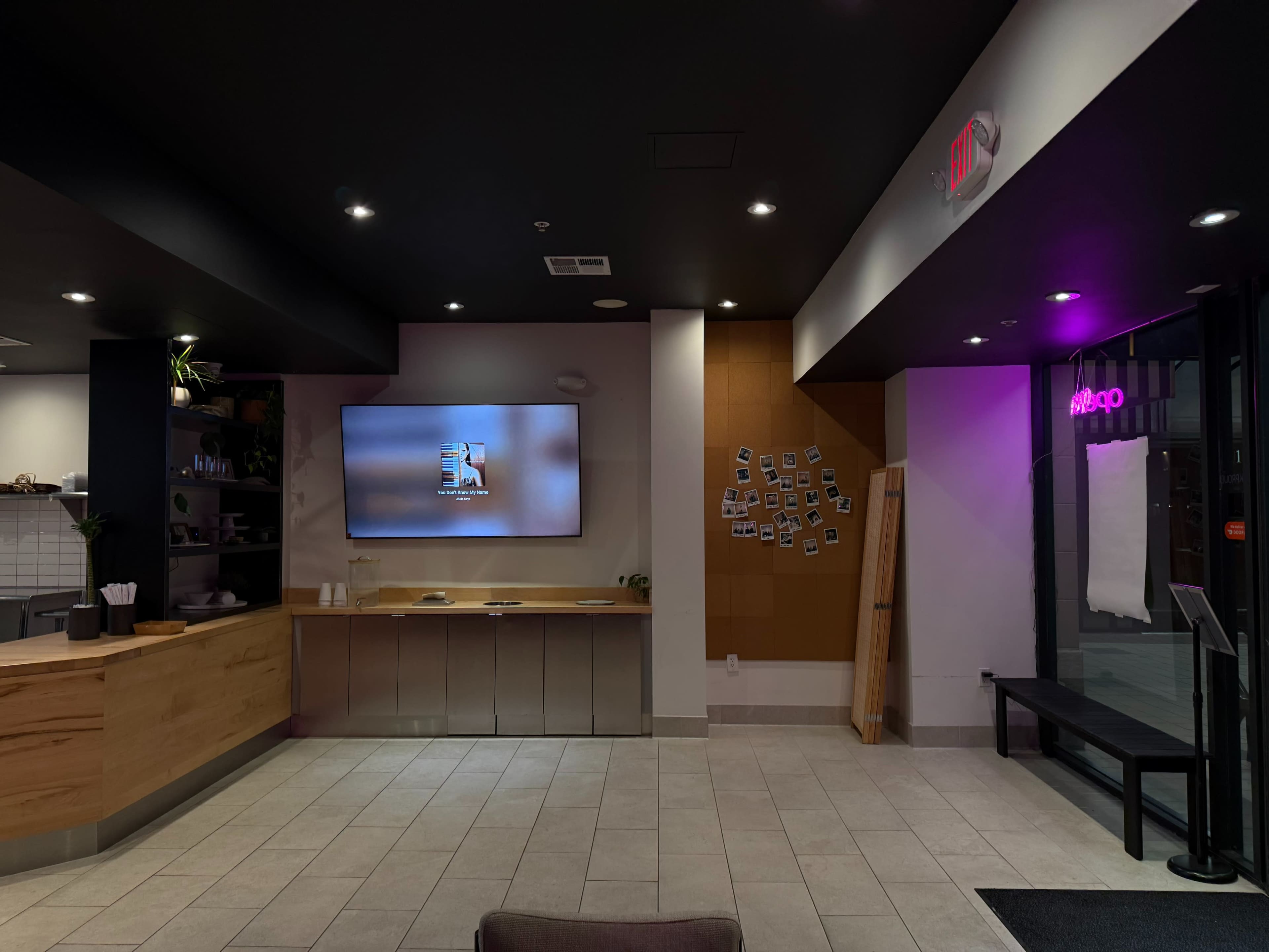 Sweet and vibrant Sushi Spot with subtle elegant asteitcs. Image in Downtown Oakland, Oakland, CA
