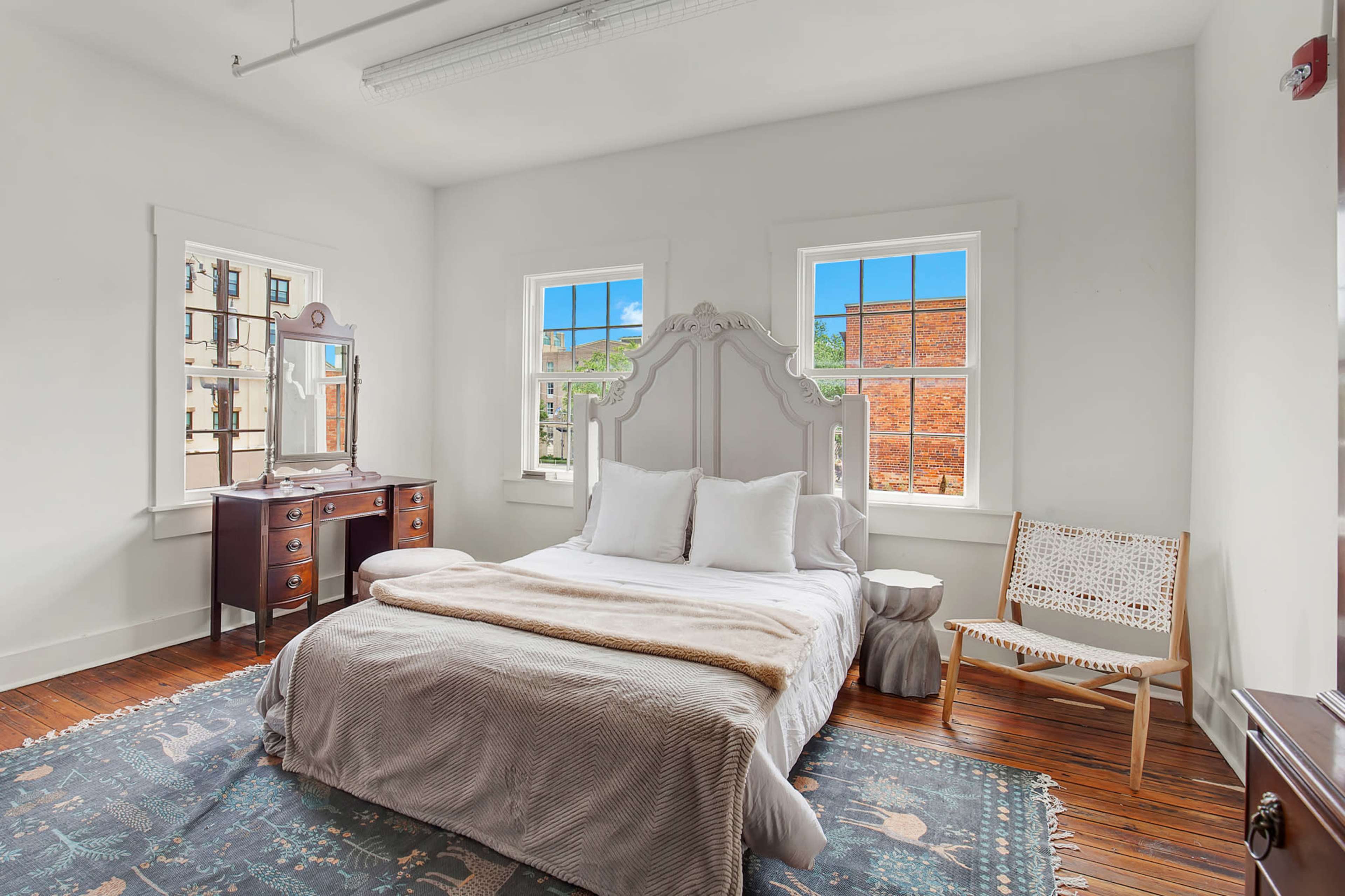 The Cheshire Cat Studio: Modern & Adaptable Image in South Historic District, Savannah, GA