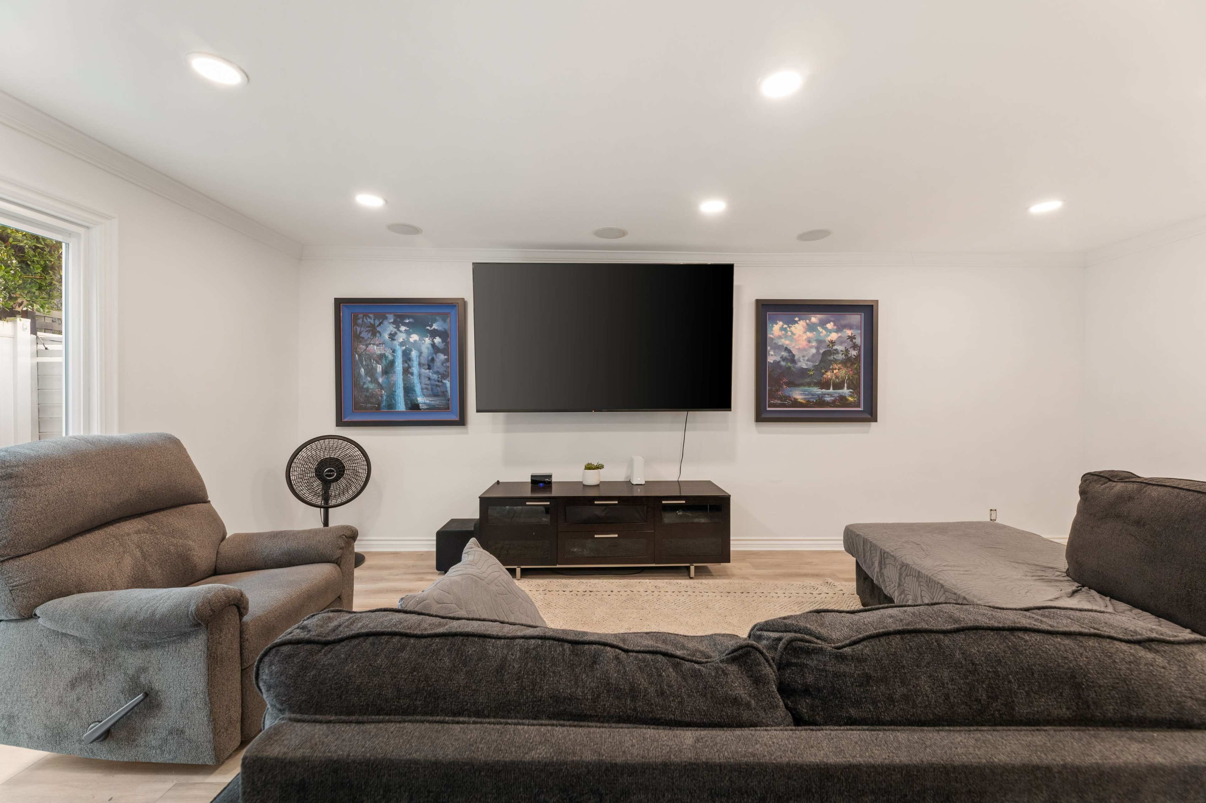 South of the Blvd into the Hills Image in Woodland Hills, Woodland HIlls, CA