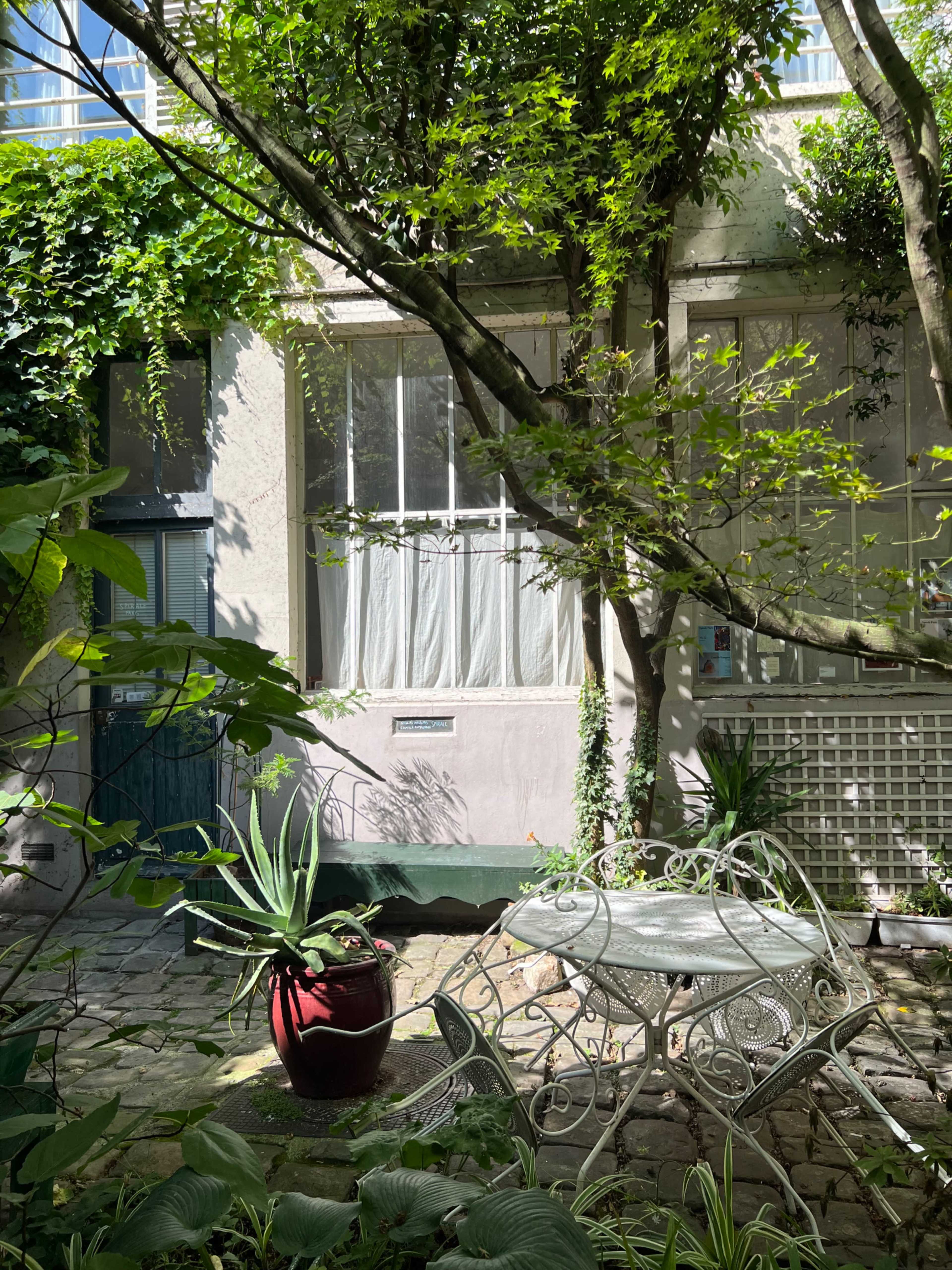 Authentique  atelier d’artiste parisien , sur le canal saint Martin Image dans Porte-Saint-Martin, Paris, 