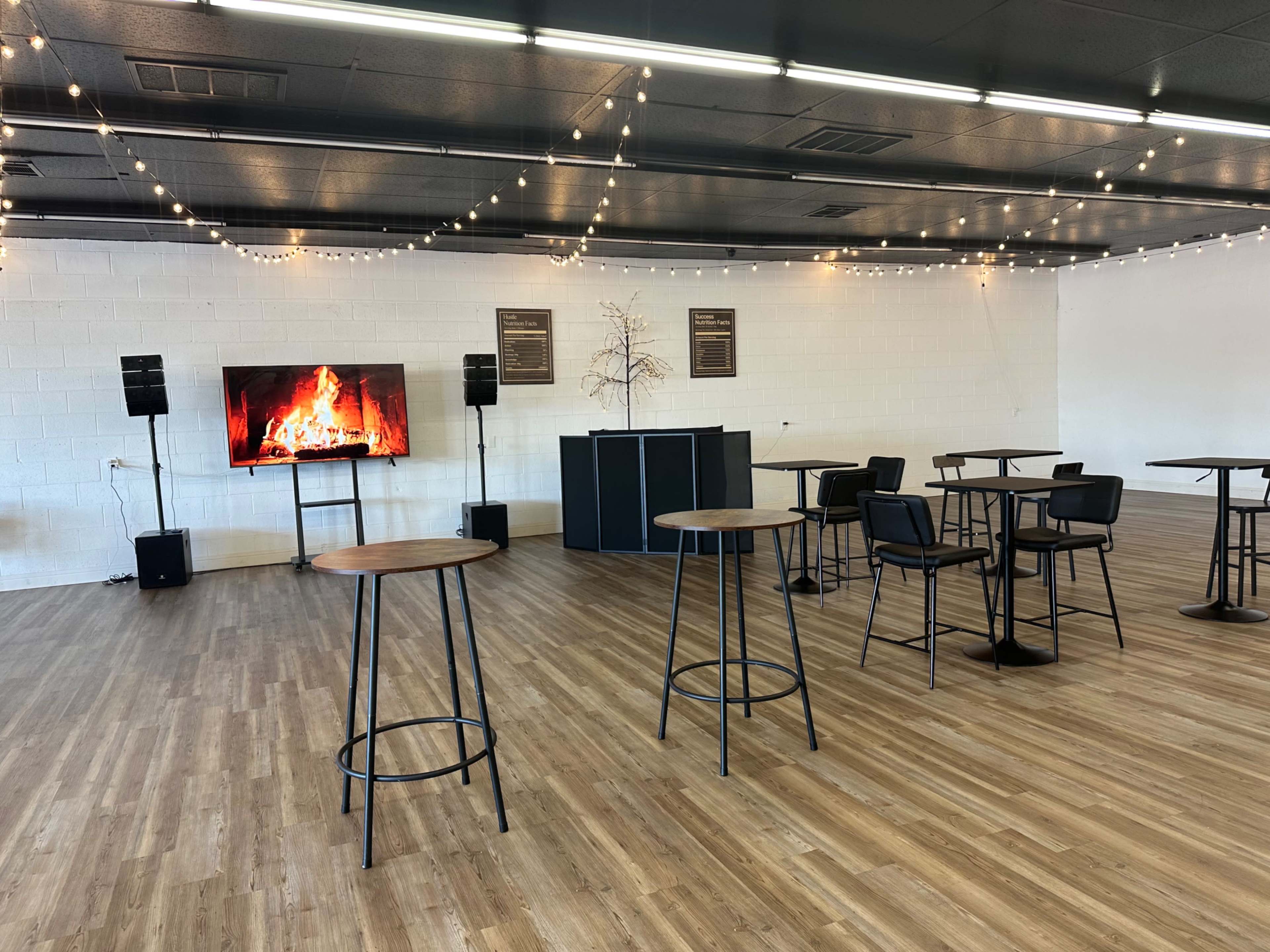 Modern Indoor-Outdoor Café Lounge in Sacramento – Perfect for Events & Pop-Ups Image in Woodbine, Sacramento, CA
