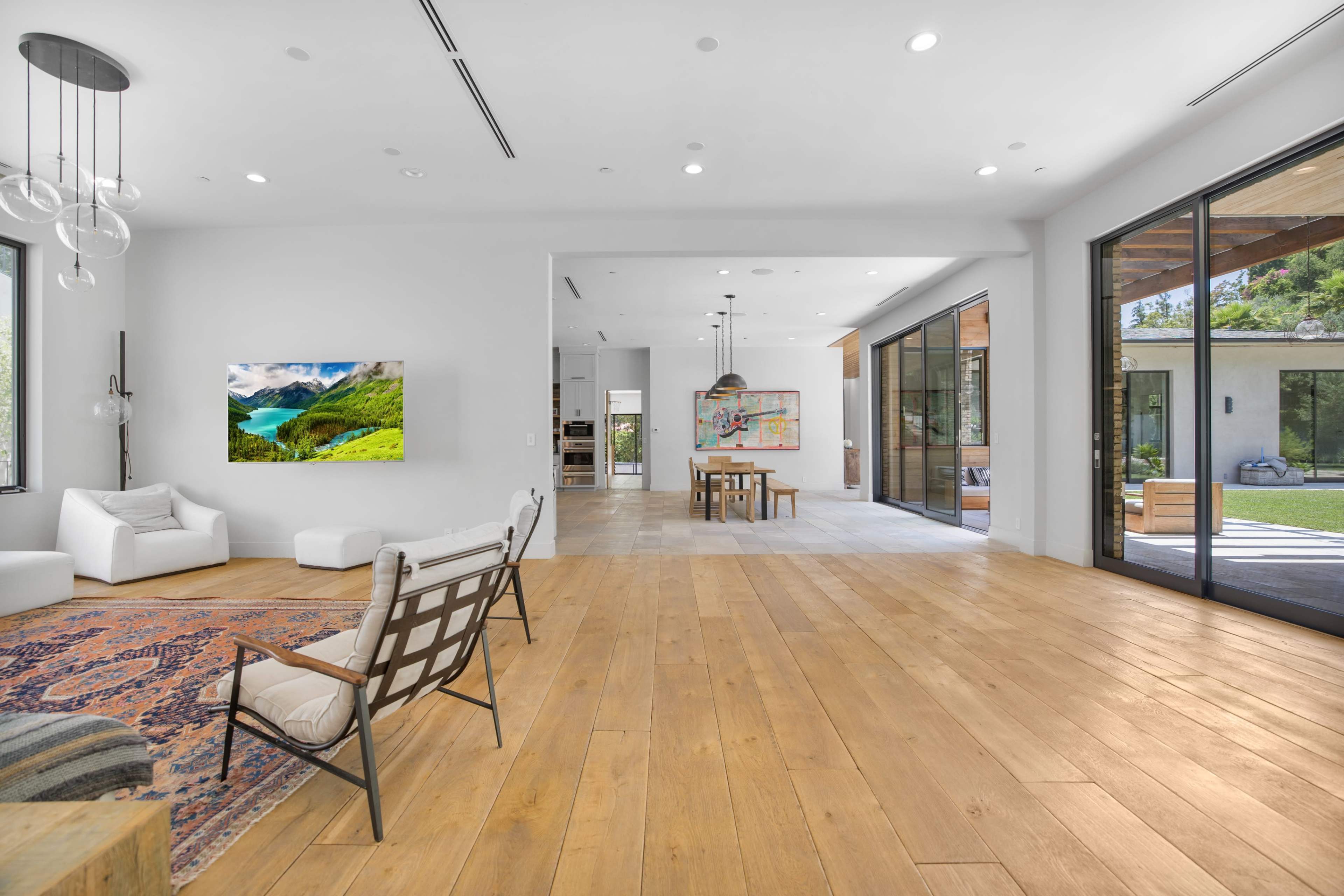 MODERN RESORT VIBES IN A HIDDEN CANYON Image in Beverly Crest, Beverly Hills, CA