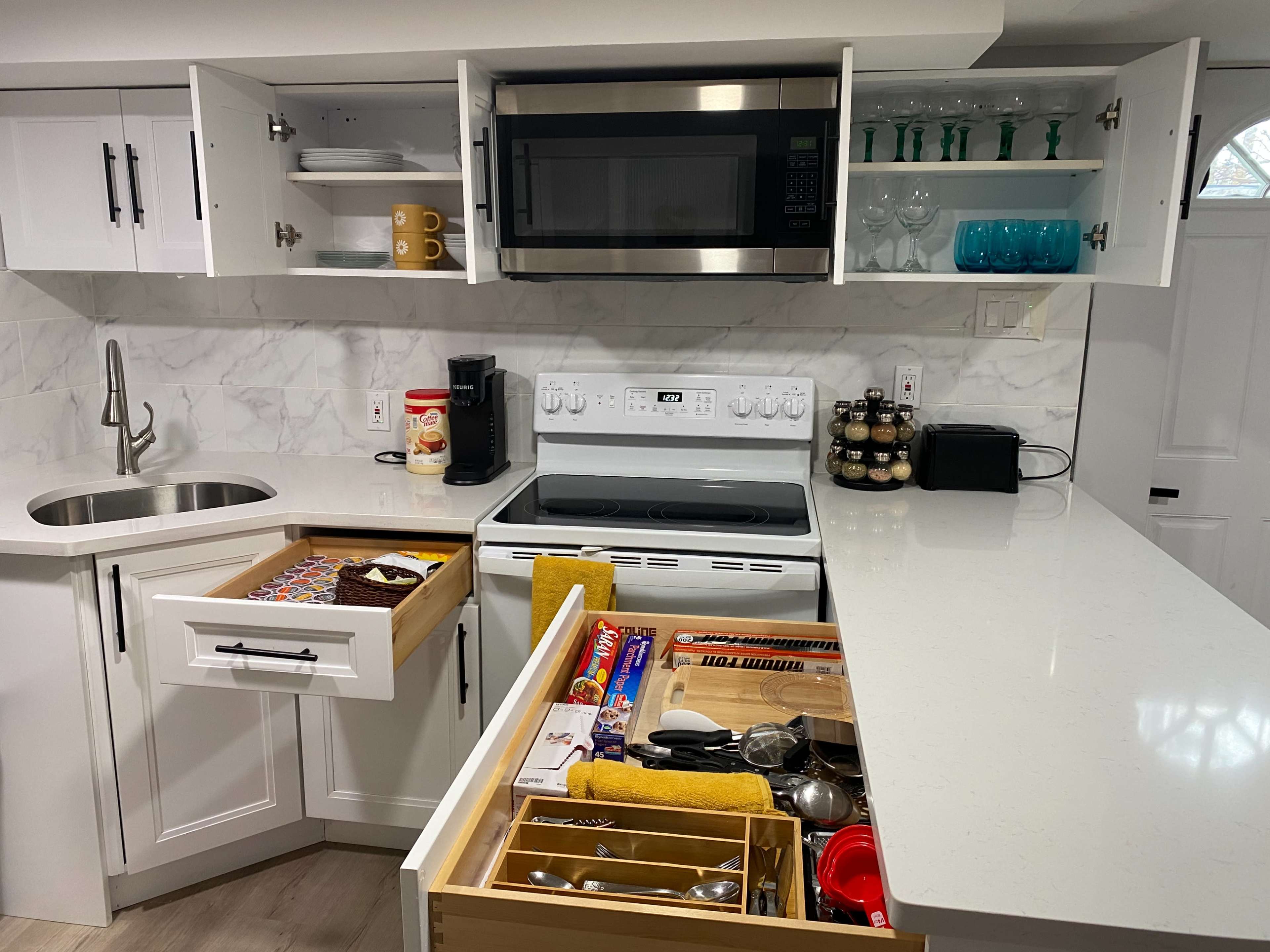 Comfy Spacious Free Parking Wireless Chargers Amenities Image in North Hempstead, Westbury, NY