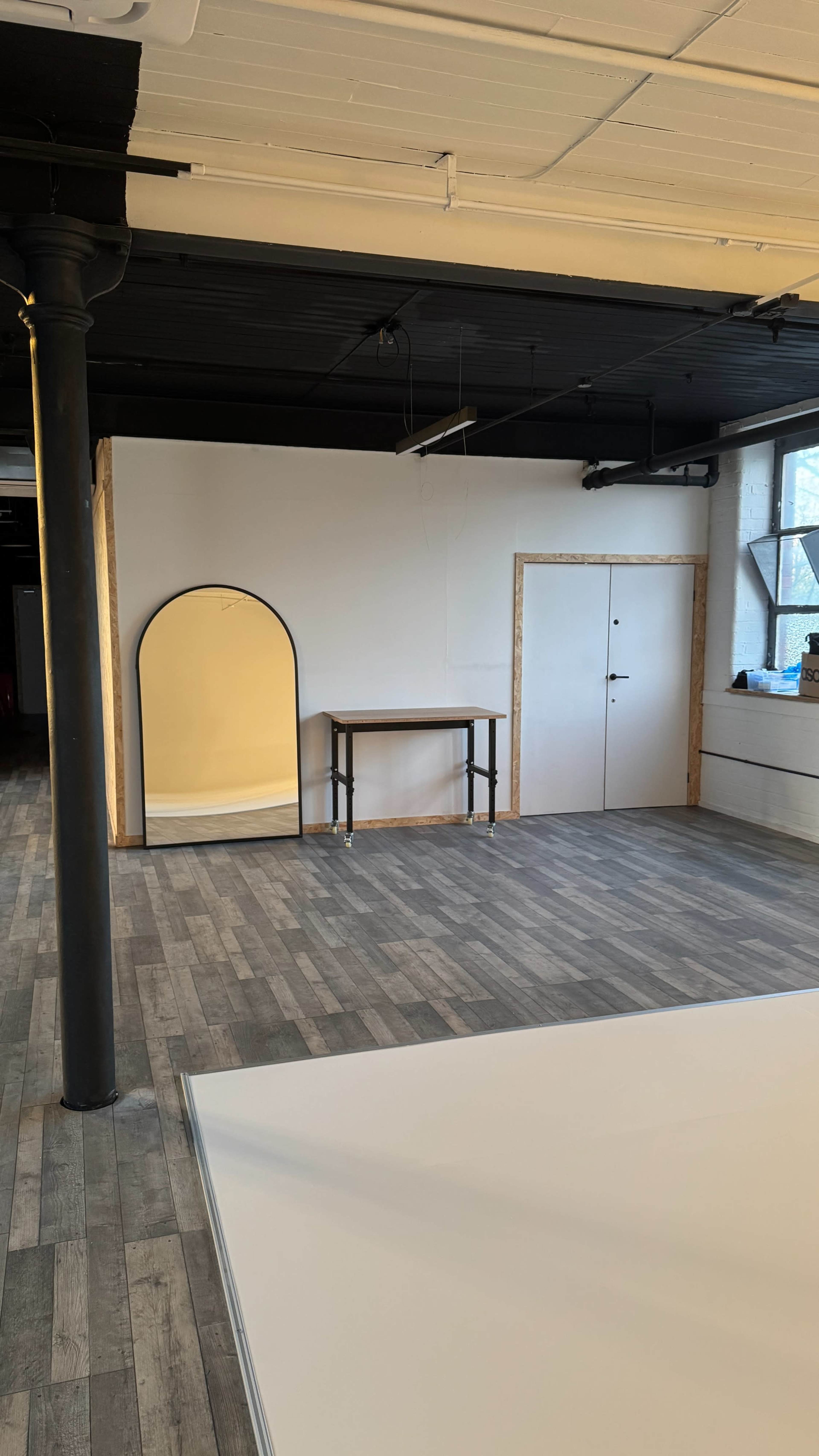 Photo and Video studio with Infinity Cove Image in Central Retail District, Manchester, ENG