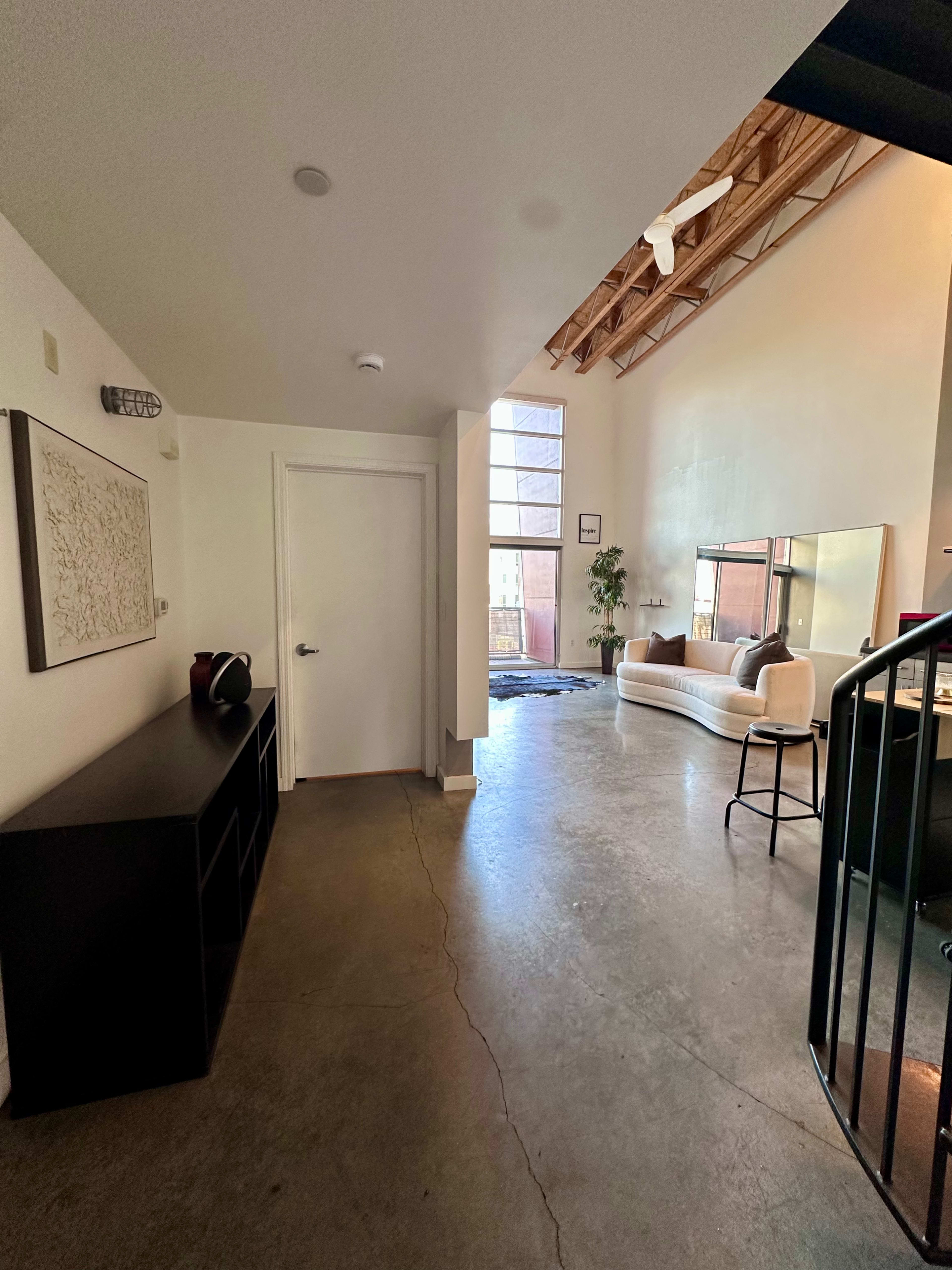 16ft ceilings, Midtown loft, natural light Image in East Sacramento, Sacramento, CA