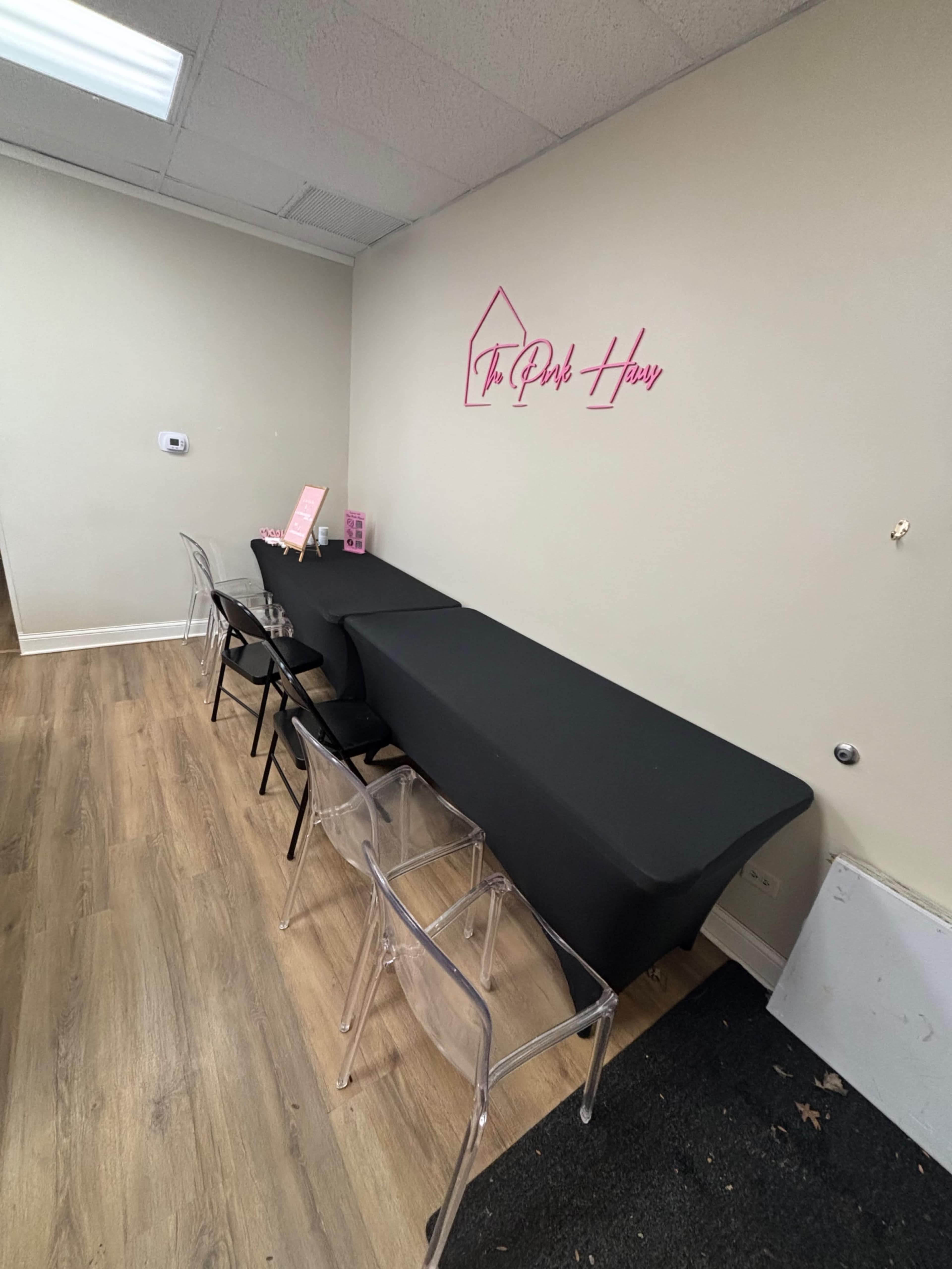 Warming & Intimate Golden Studio In Central Location Image in Bremen Township, Oak Forest, IL