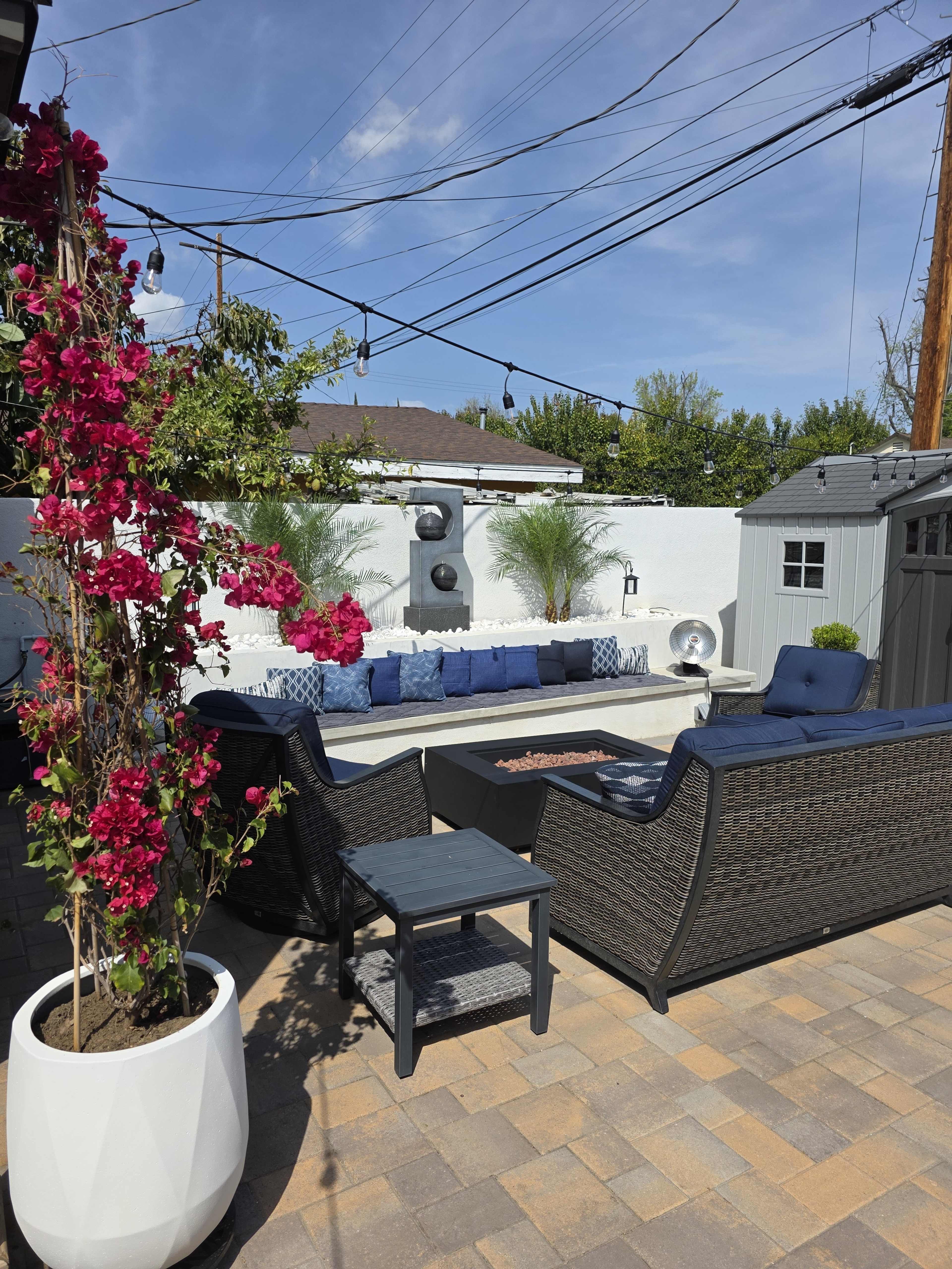 Gorgeous modern spacious backyard Image in Encino, Encino, CA