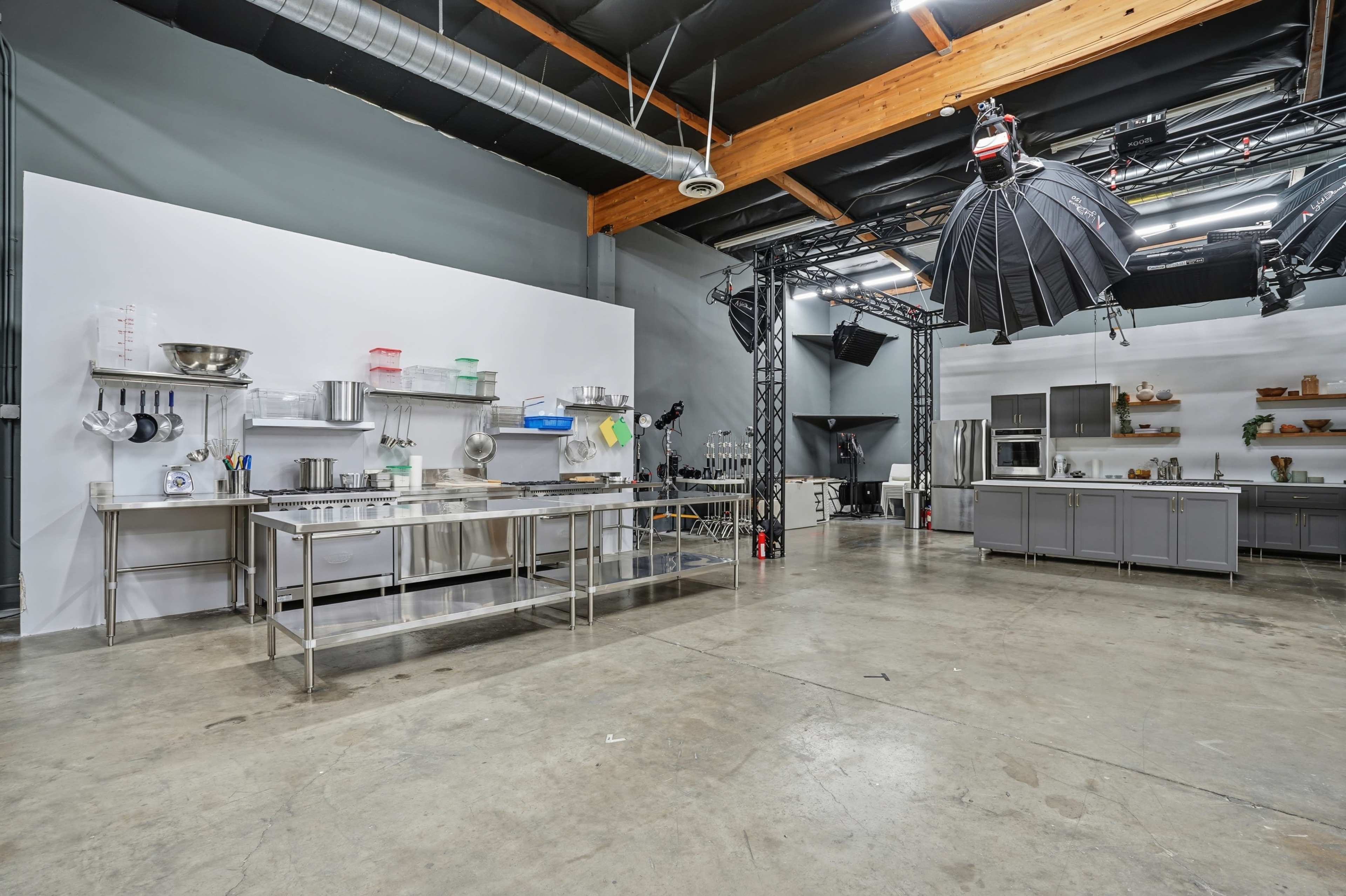 Commercial Food Service Kitchen Image in Chatsworth, Chatsworth, CA