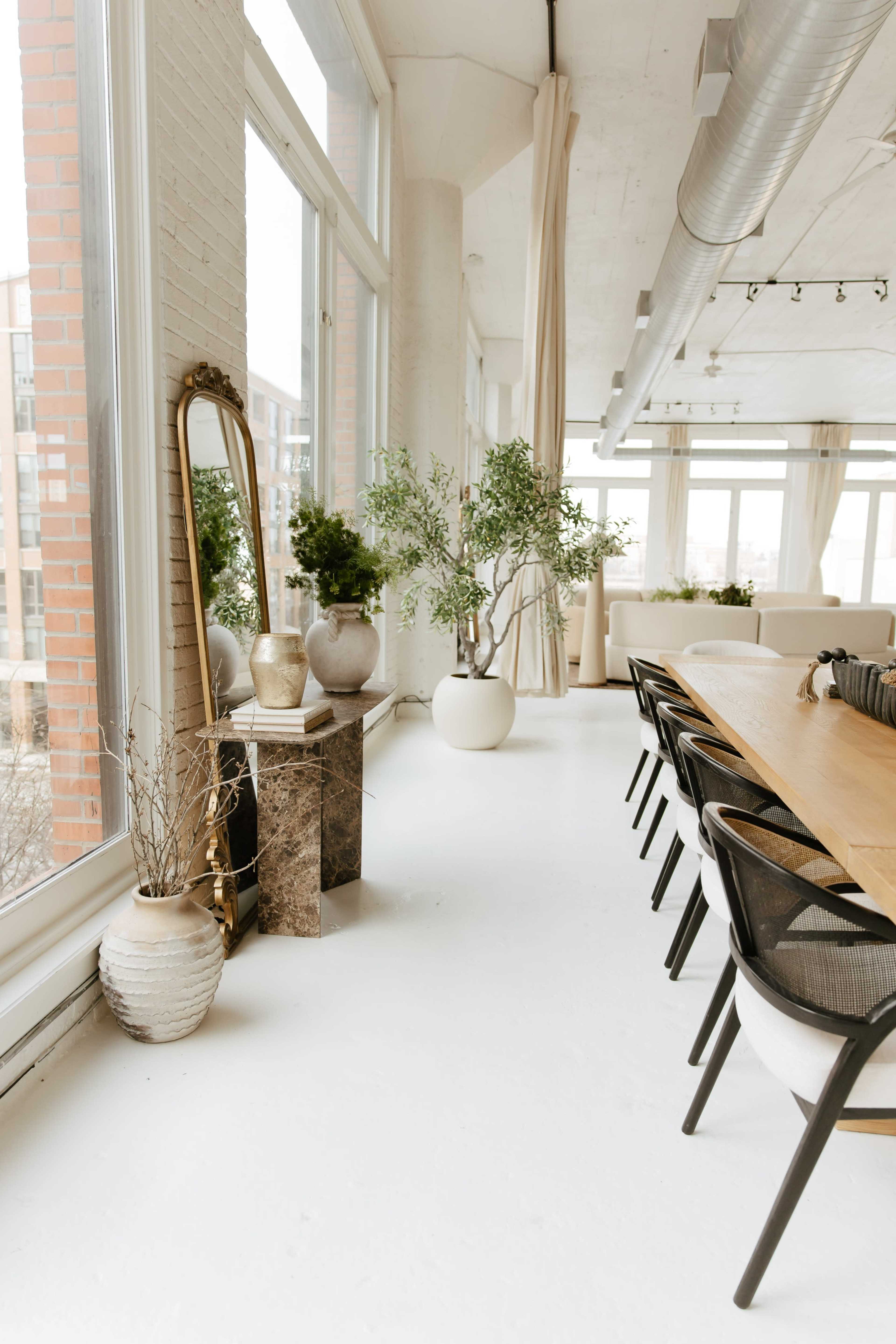 Beautiful Daylight Studio with Dreamy Light & Full Blackout Capabilities Image in Near South Side, Chicago, IL