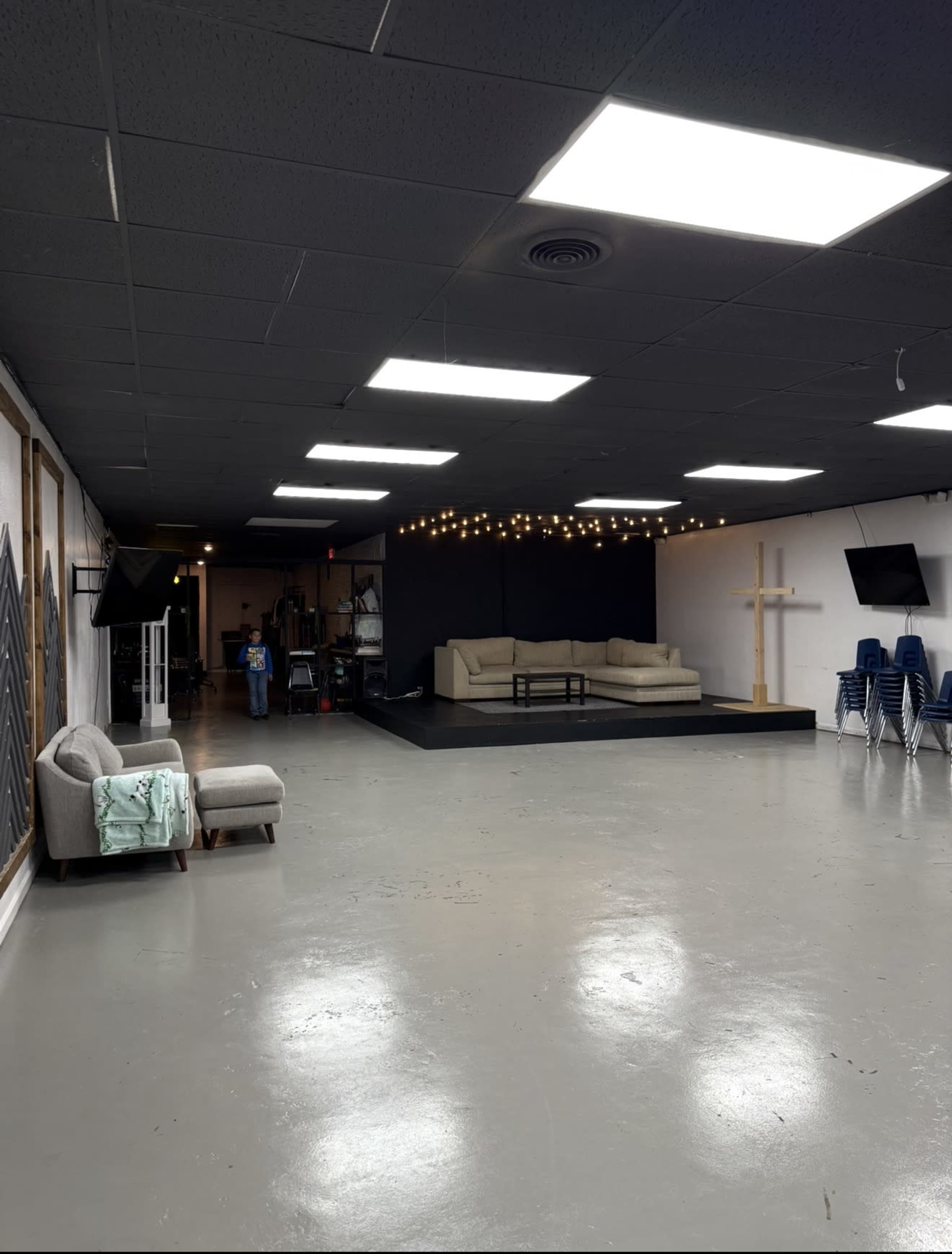 Modern Church + Community Space with Sound System Image in Pasadena Oaks, Pasadena, TX