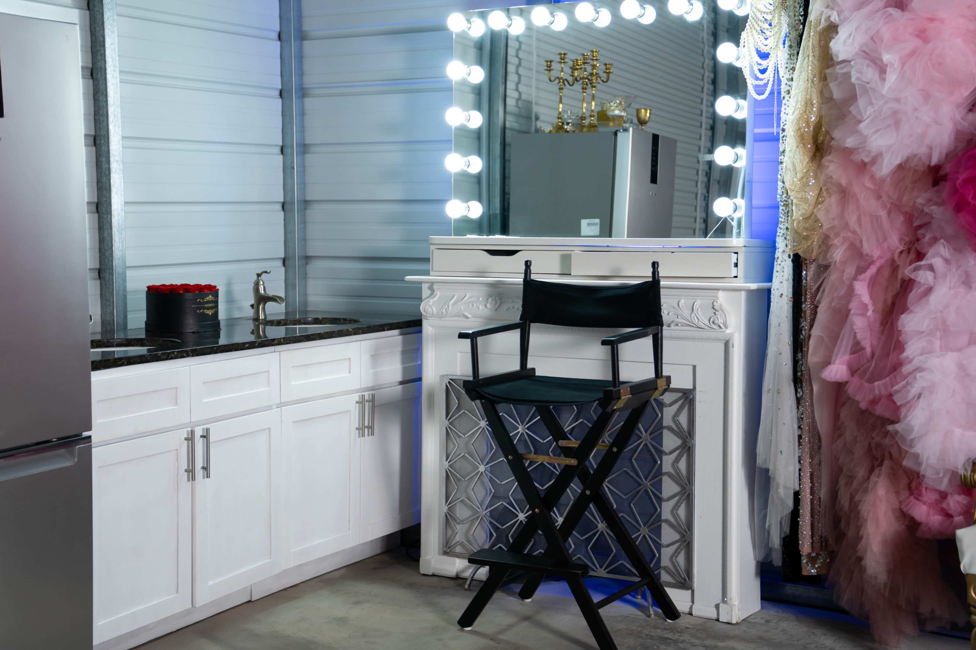 Cozy Photo Studio in Orlando with Creative Holiday Sets Image in Bithlo, orlando, FL