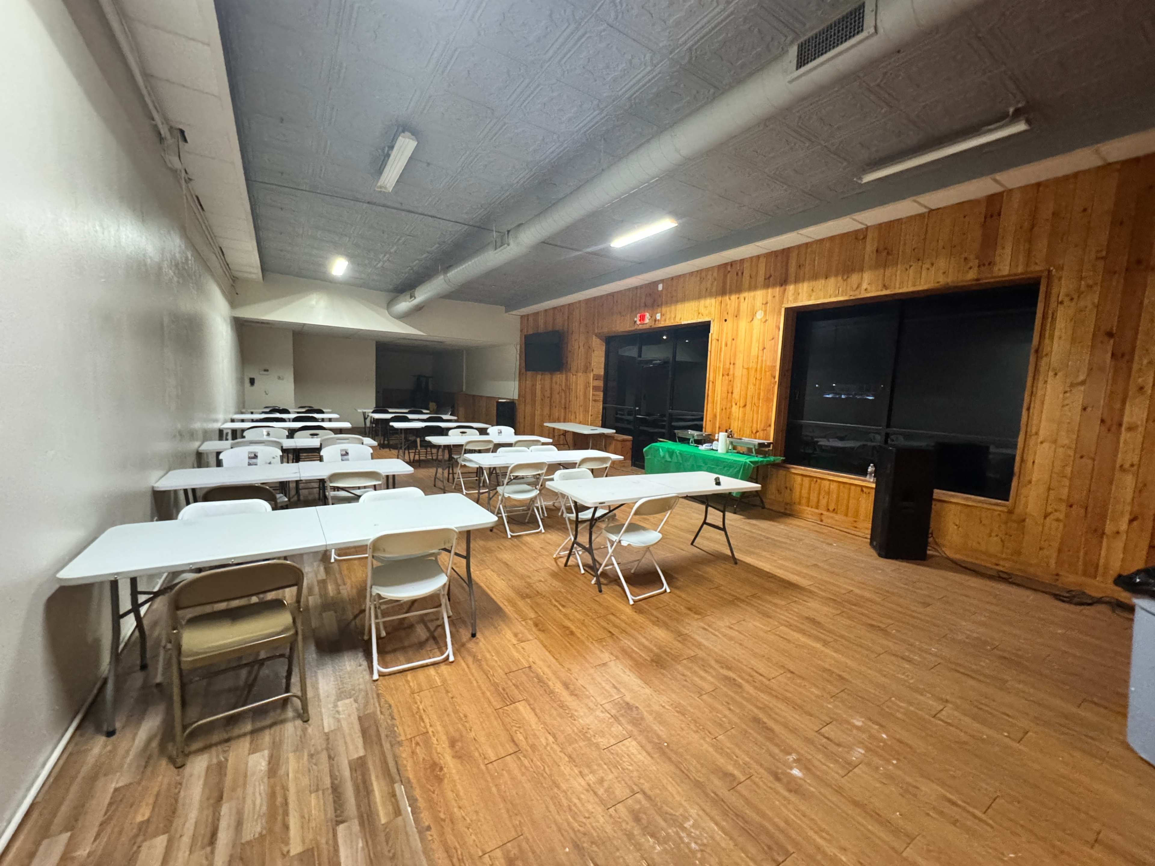 Nice smoke friendly space. Image in South Dallas, Dallas, TX