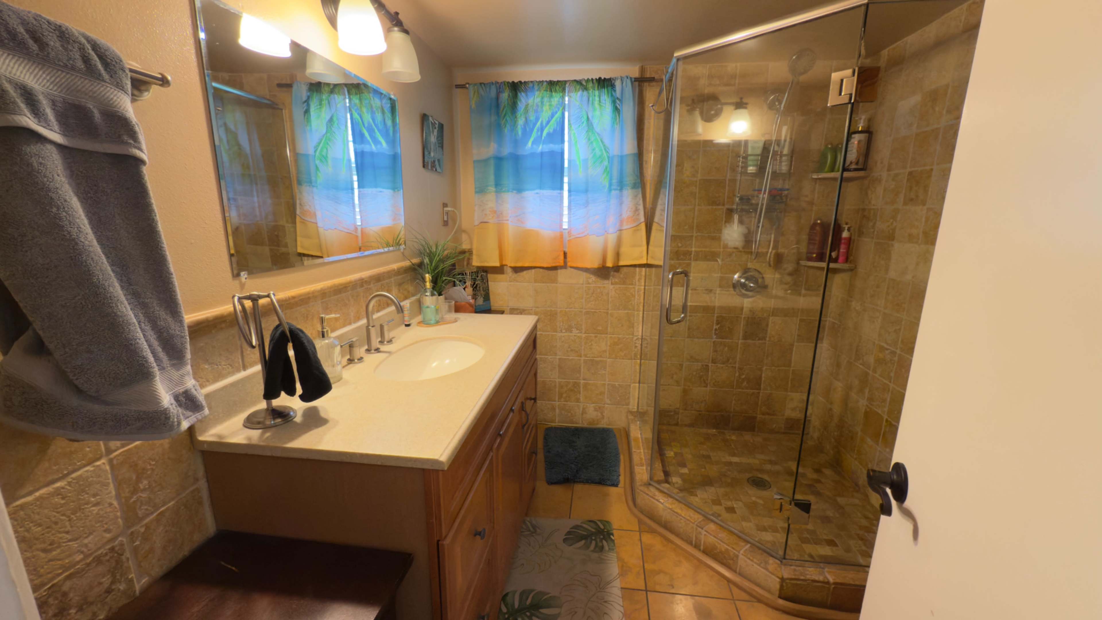 Private Room w/ bathroom Image in Van Nuys, Van Nuys, CA